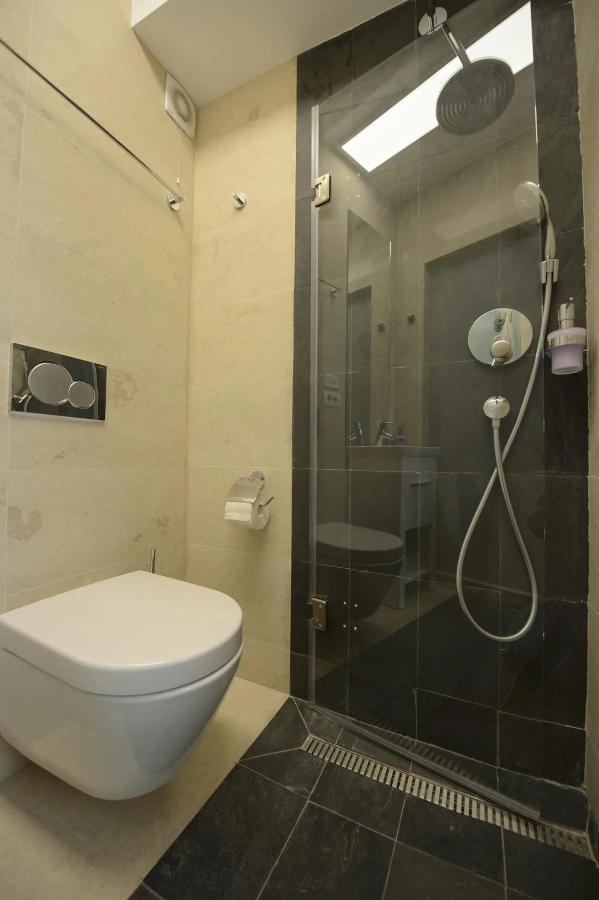 Shower in Casa Mandl