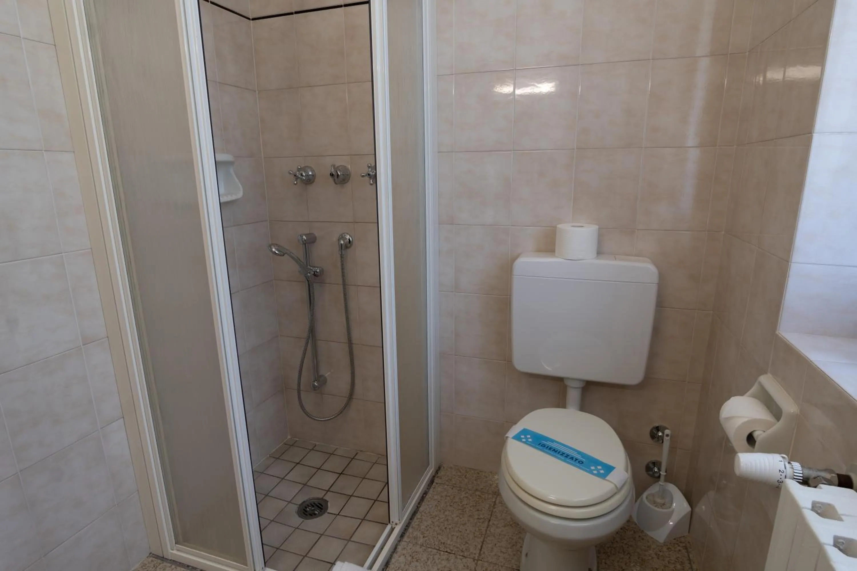 Shower in Casa Santa Maria