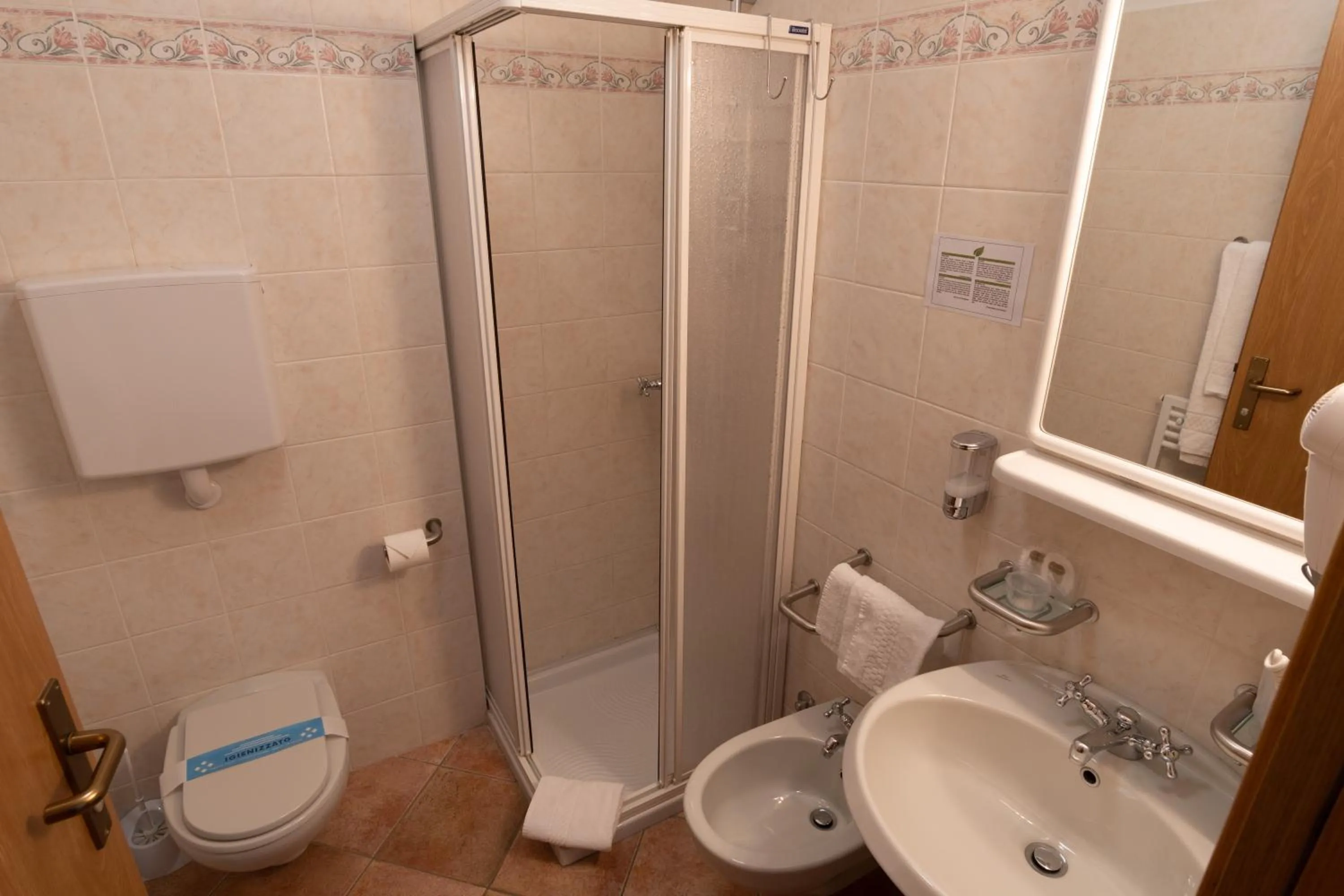 Shower in Casa Santa Maria