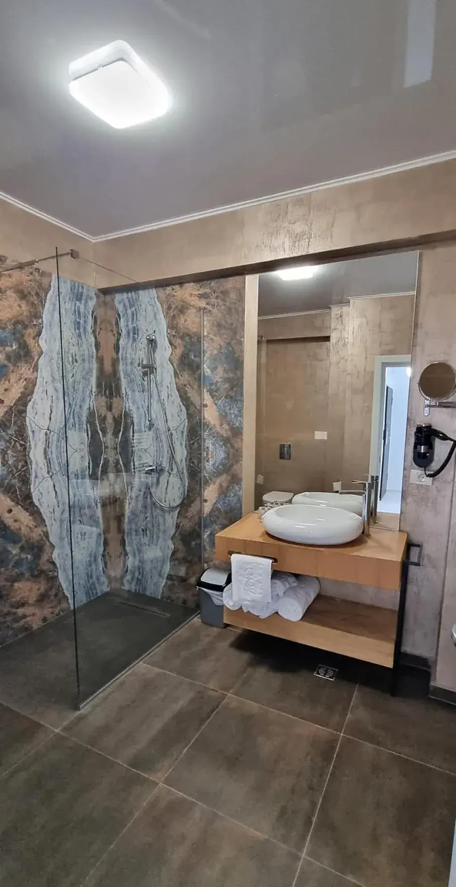 Bathroom in Hotel Building Stefan Resort I Sud Bathroom in Hotel Building Stefan Resort I Sud