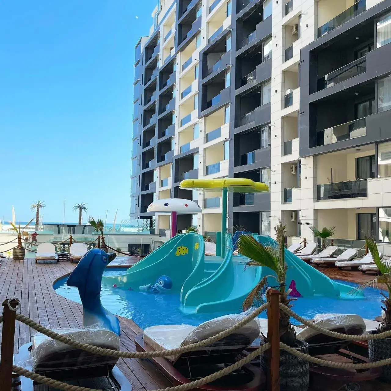 Swimming pool in Hotel Building Stefan Resort I Sud Swimming pool in Hotel Building Stefan Resort I Sud