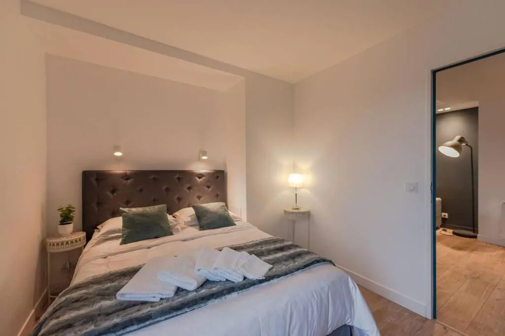 Bed in Arty Paris apartment Disneyland