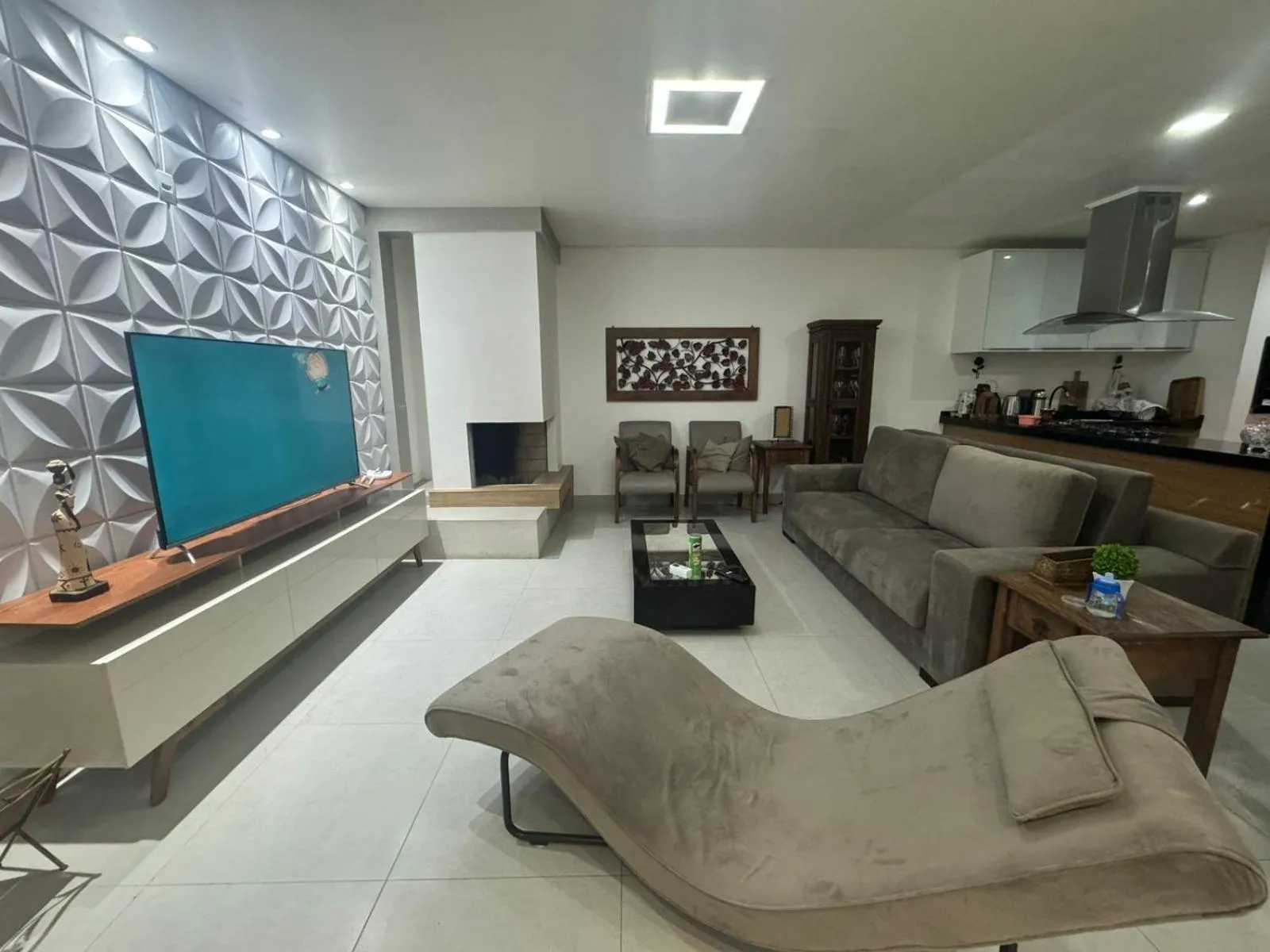 Apto. 3 dorm. entre Praia da Cal e Lagoa Violão