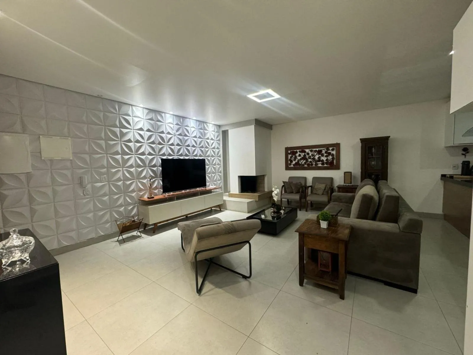 Apto. 3 dorm. entre Praia da Cal e Lagoa Violão