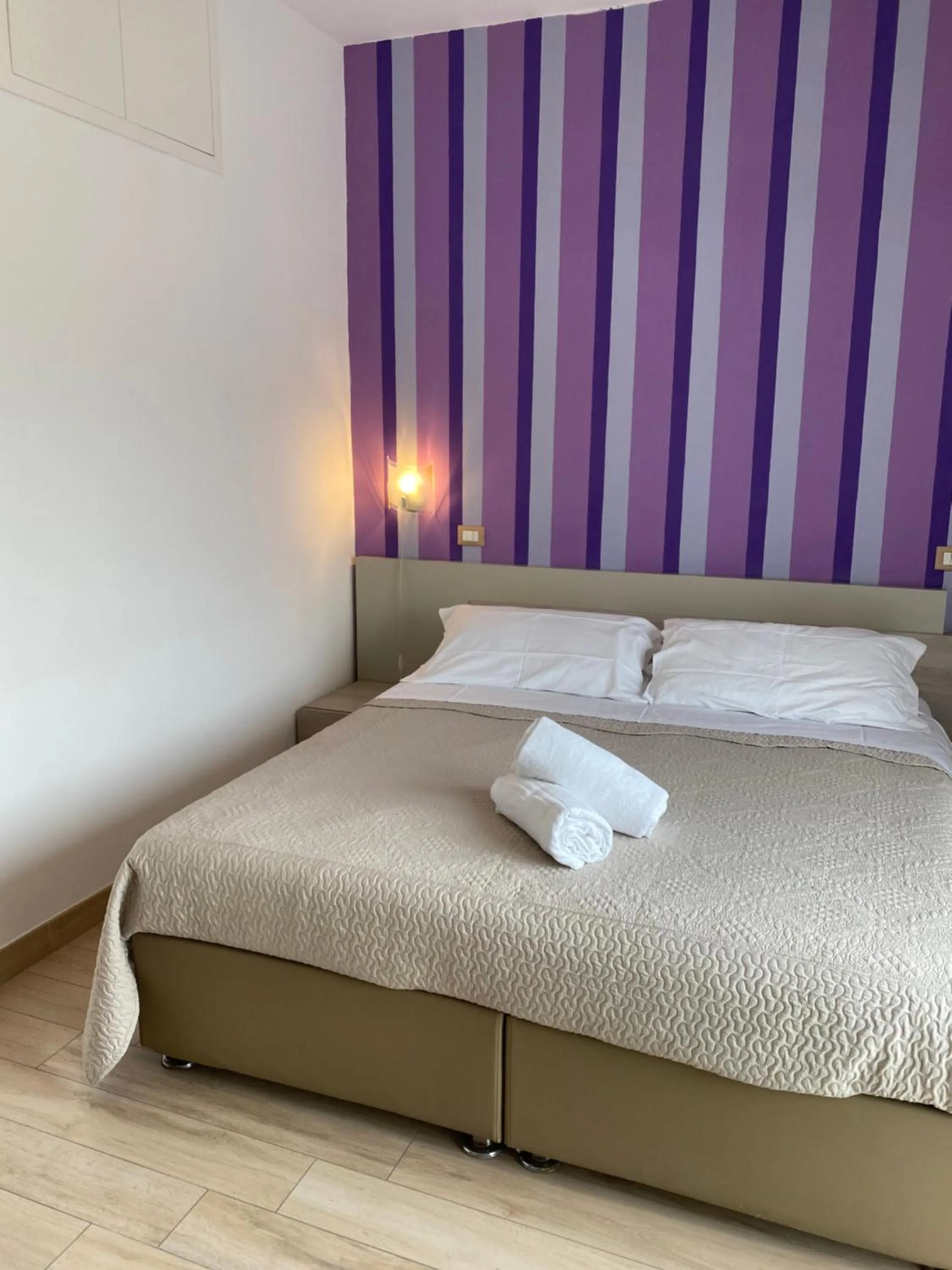 Photo of the whole room in Sorrento Inn Lodge