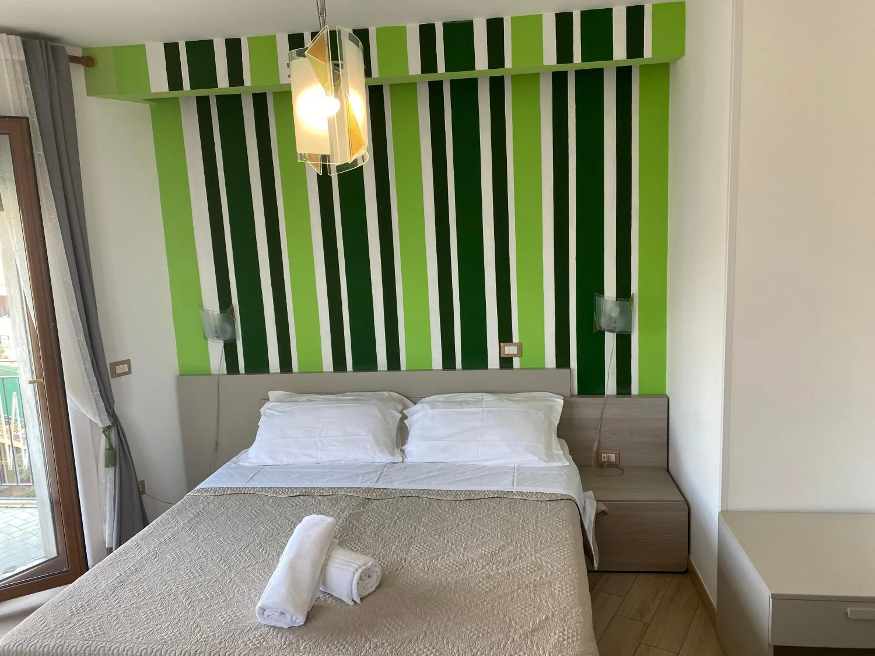 Photo of the whole room in Sorrento Inn Lodge