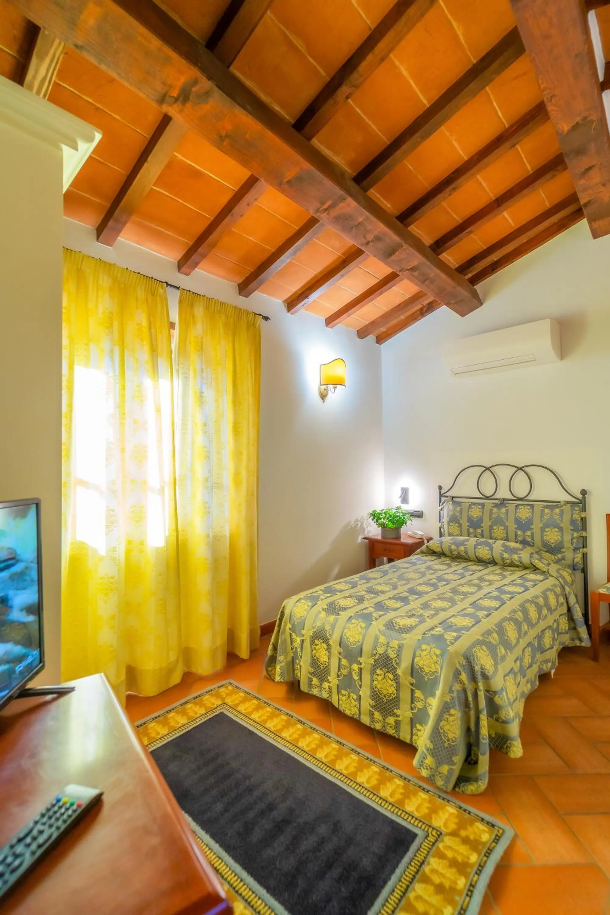 Bed in Albergo Falterona