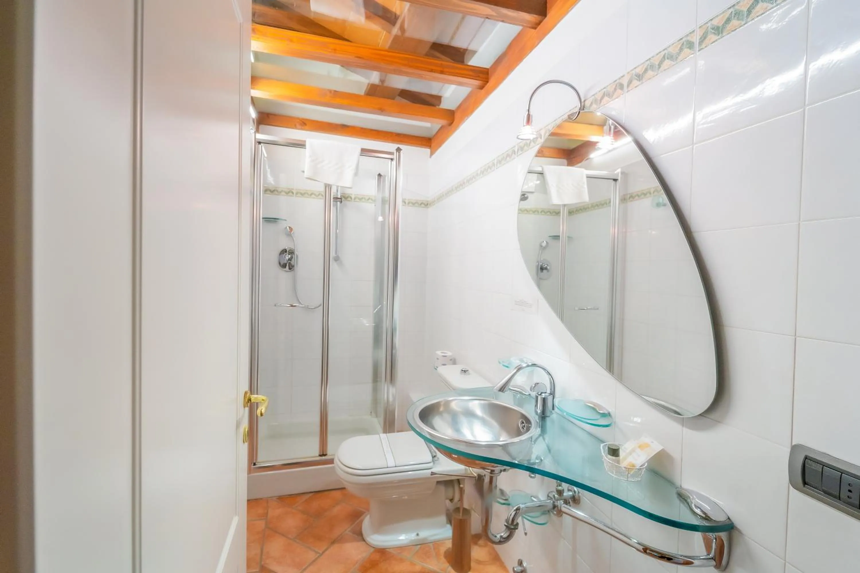 Bathroom in Albergo Falterona