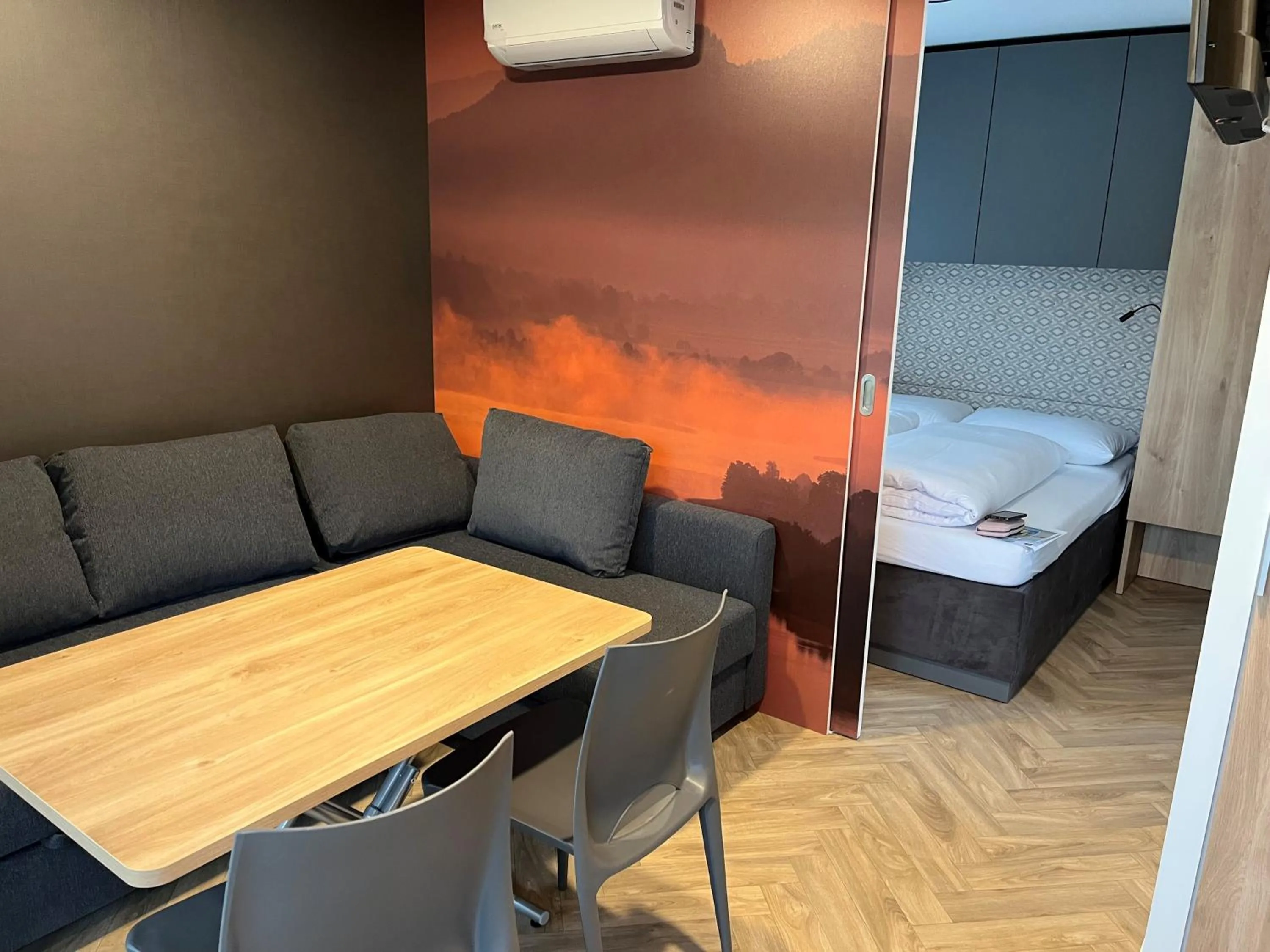 Living room, Bed in Seehotel Hoffmann