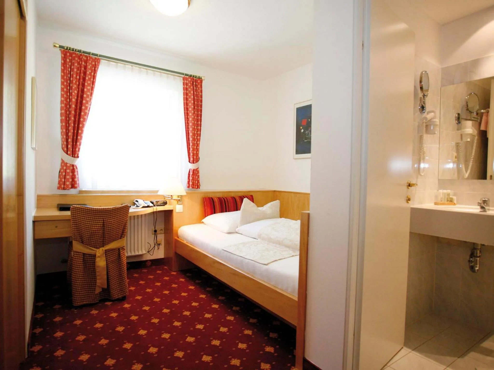 Photo of the whole room, Bed in Seehotel Hoffmann