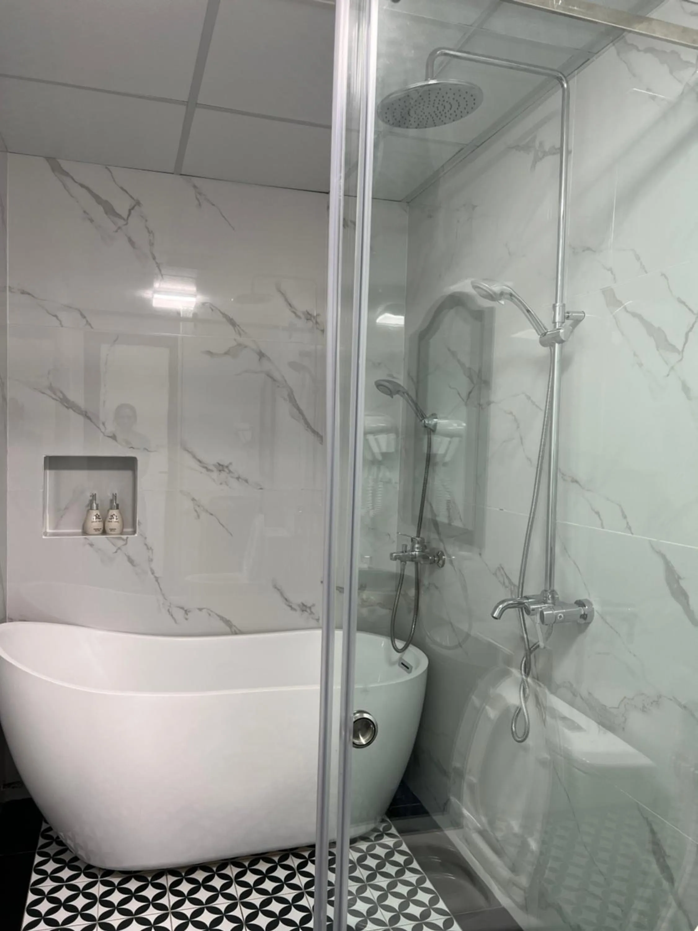 Shower in Lotus Hotel Ninh Bình