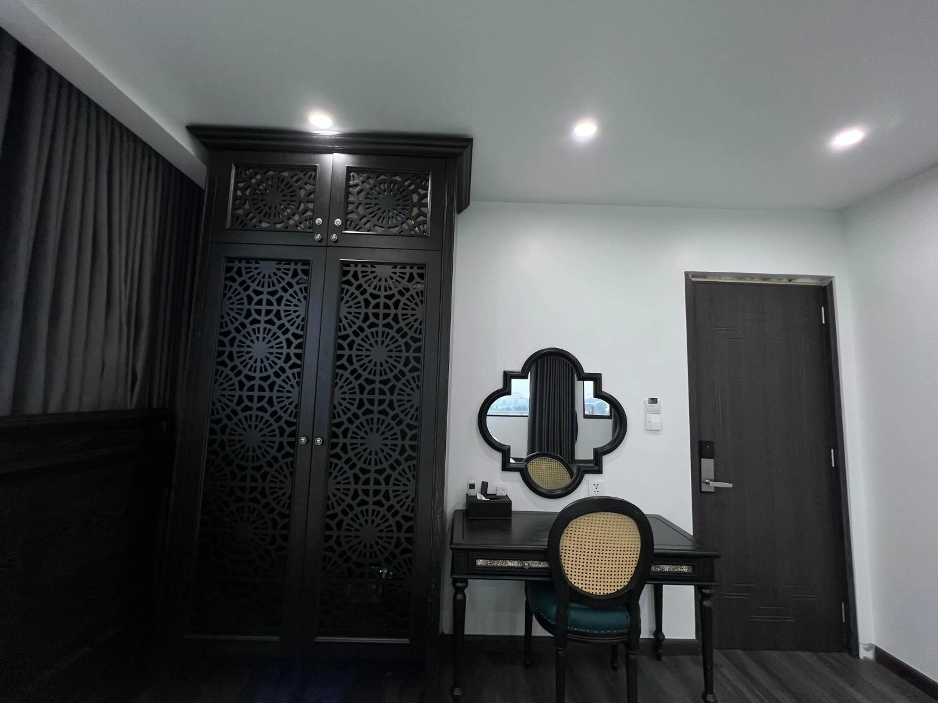 wardrobe in Lotus Hotel Ninh Bình