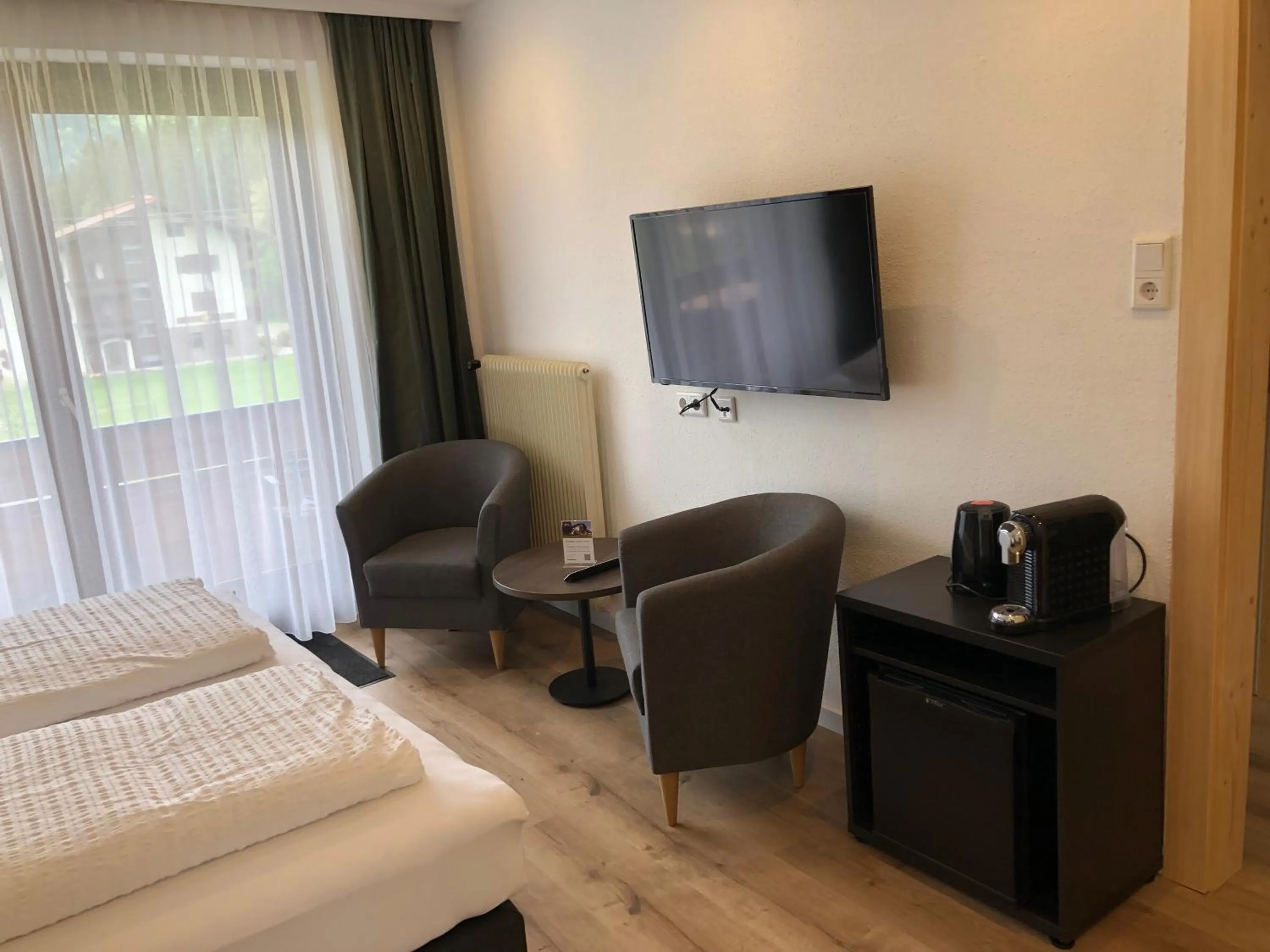 hair dresser, Bed in Hotel Berghof