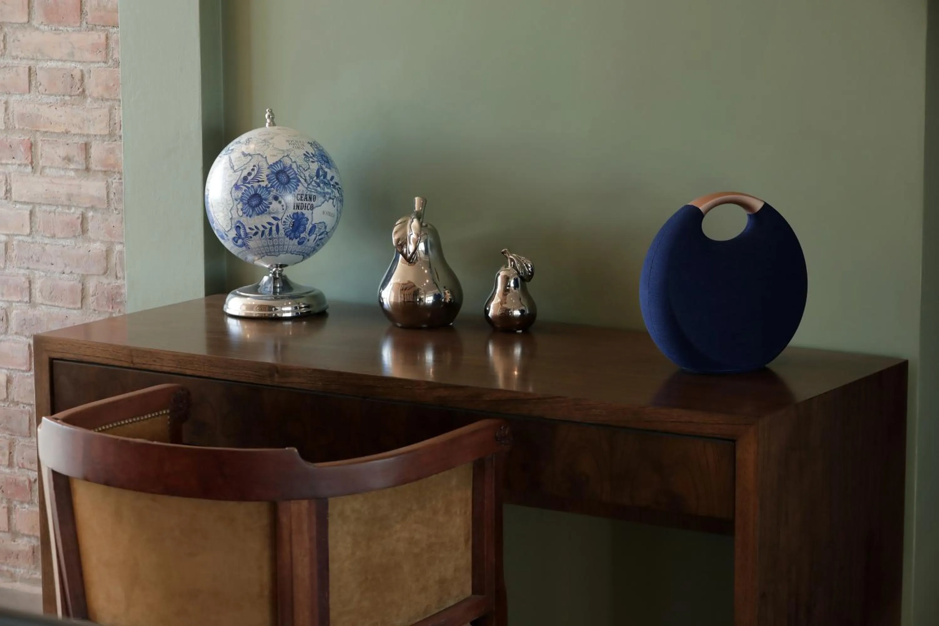 Lounge or bar in Gaia Lodge