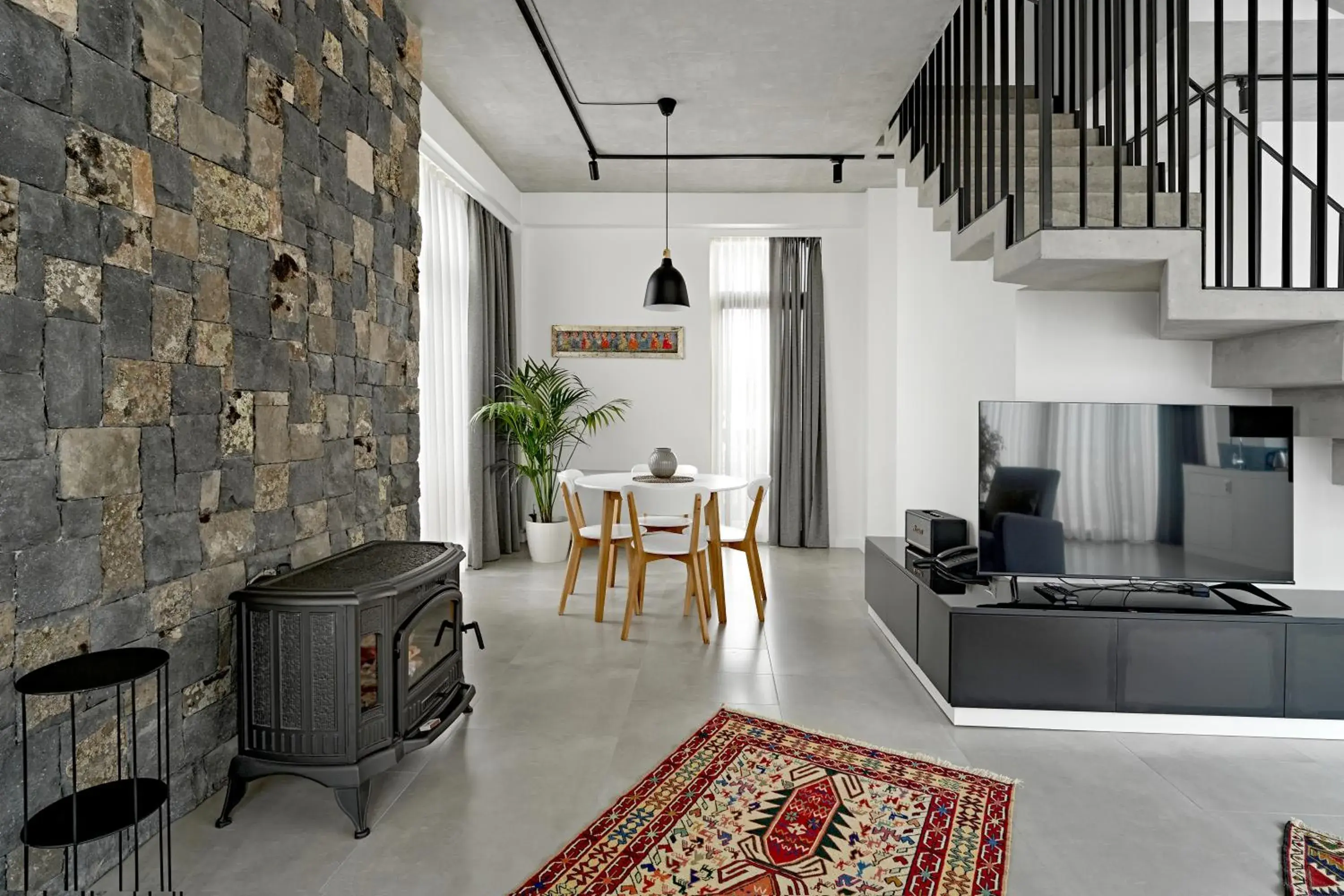 TV and multimedia in Dilijani Tun Hotel & Restaurant TV and multimedia in Dilijani Tun Hotel & Restaurant