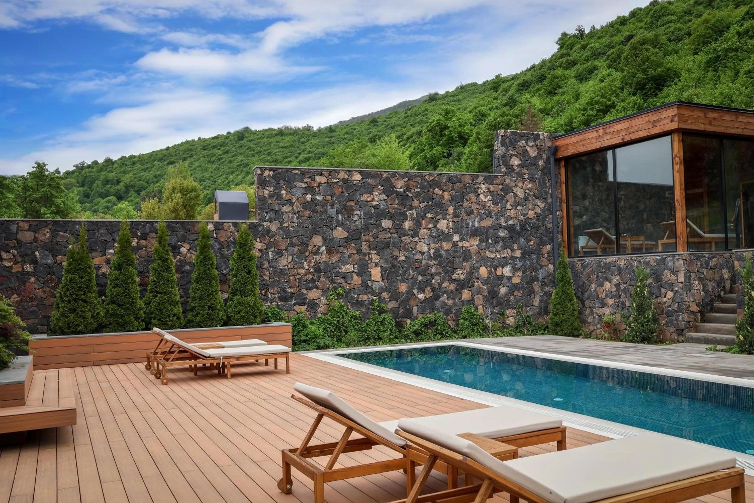 Patio in Dilijani Tun Hotel & Restaurant