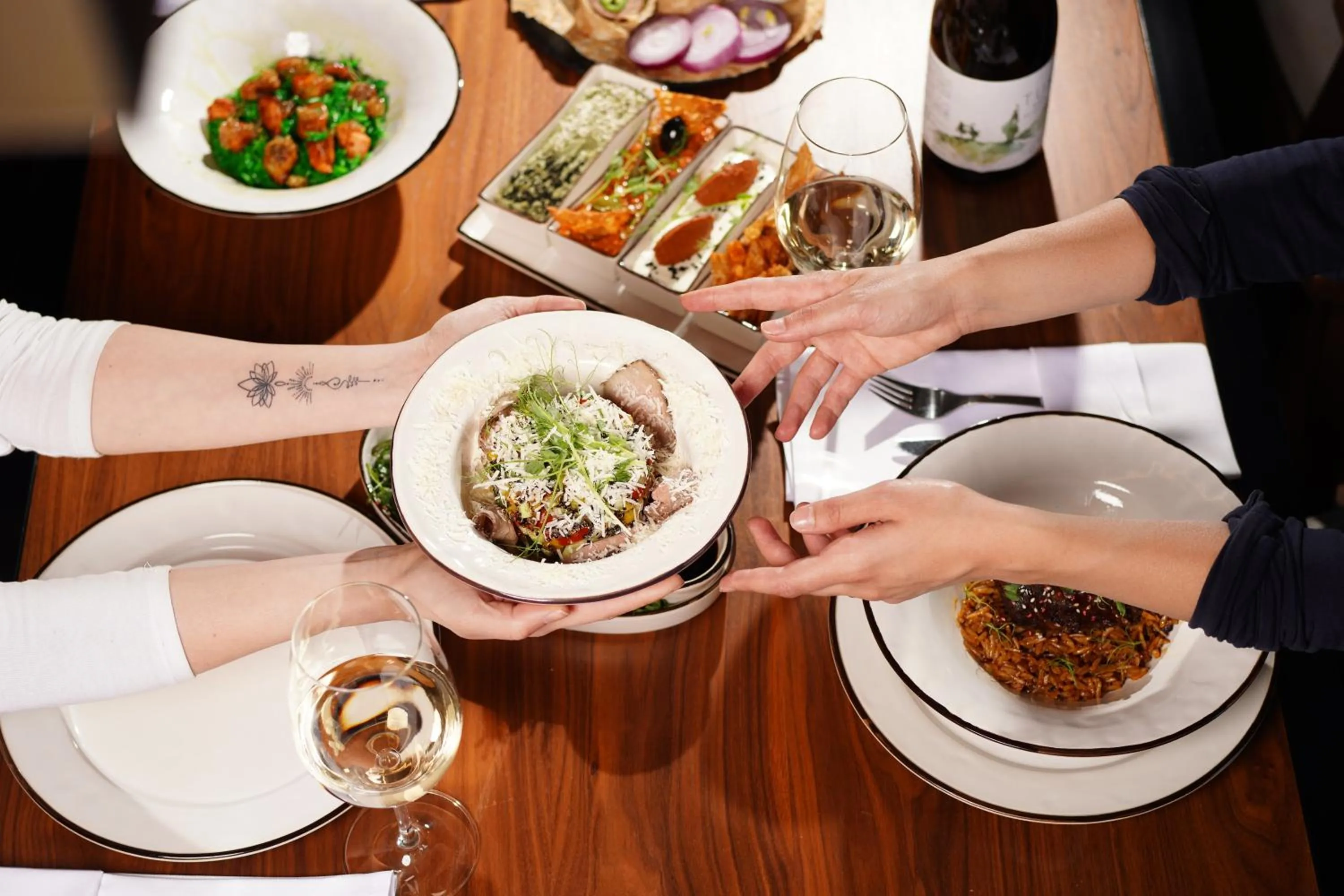 Restaurant/places to eat in Dilijani Tun Hotel & Restaurant