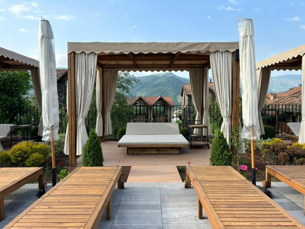 Pool view in Dilijani Tun Hotel & Restaurant