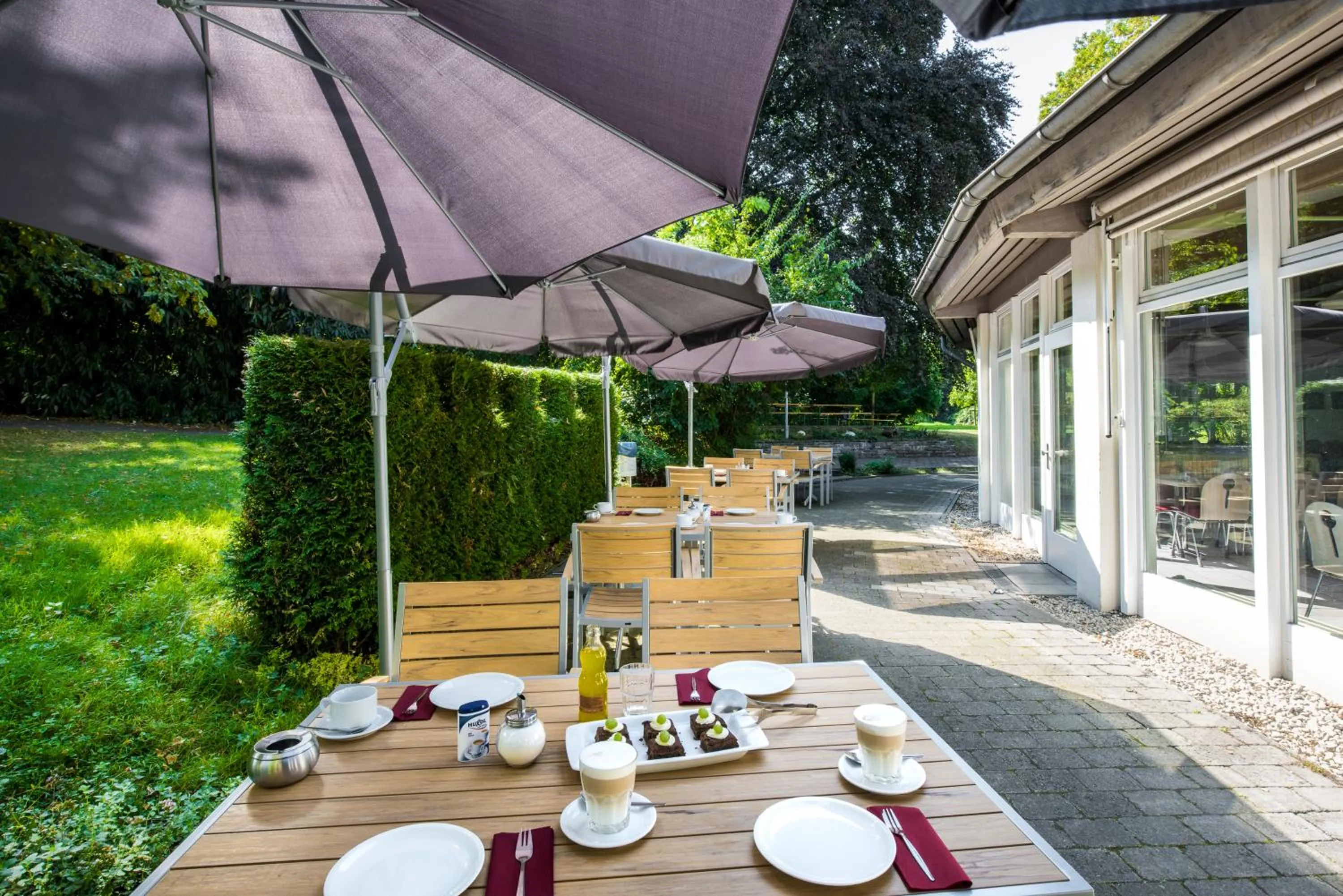 Restaurant/places to eat in CJD Bonn Castell