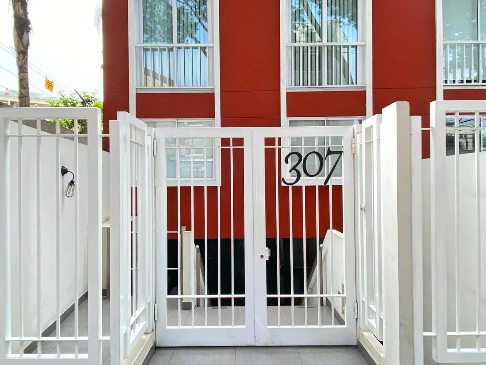 Facade/entrance in Osma by Wynwood House