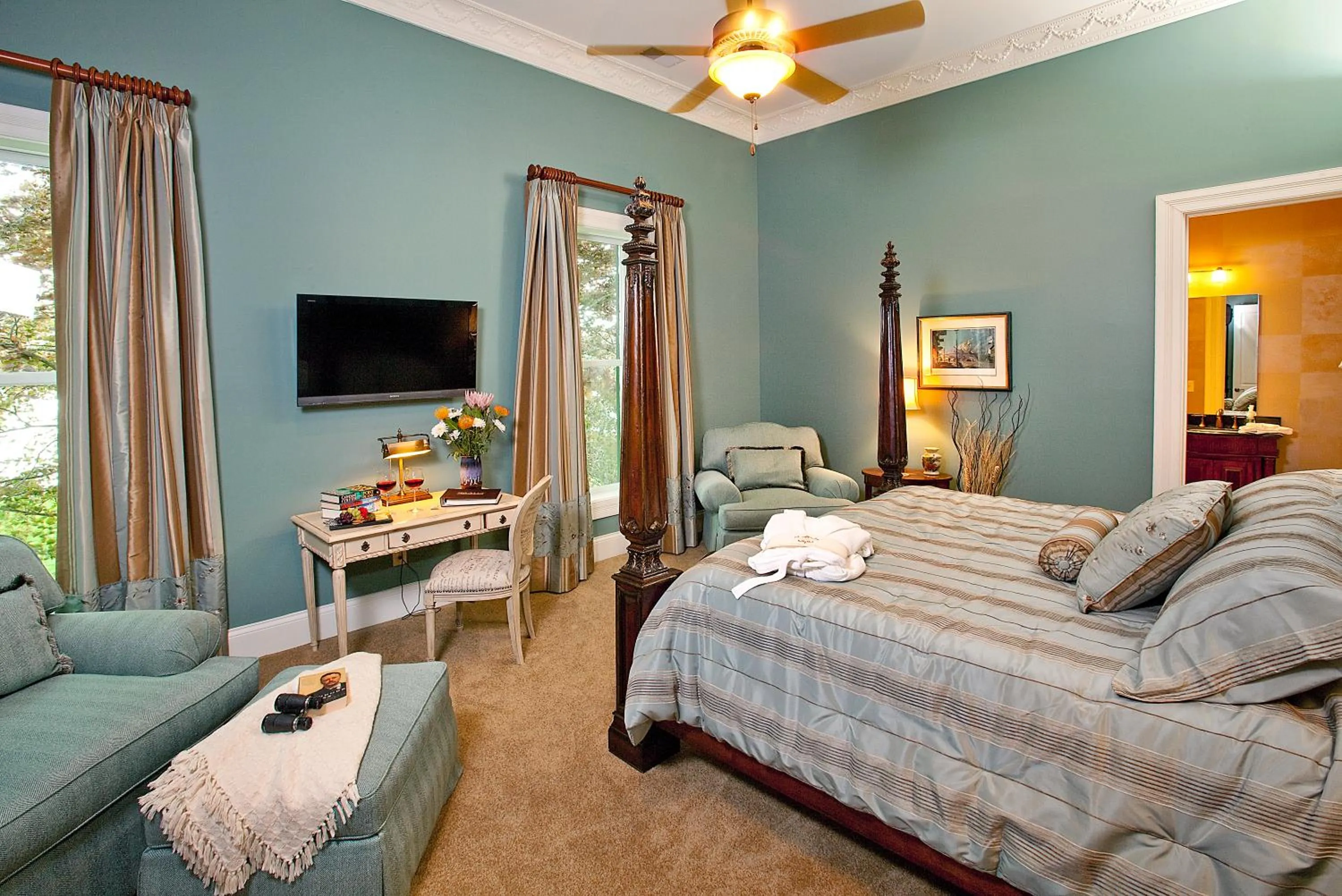 Photo of the whole room, Bed in Riverside Inn Bed and Breakfast