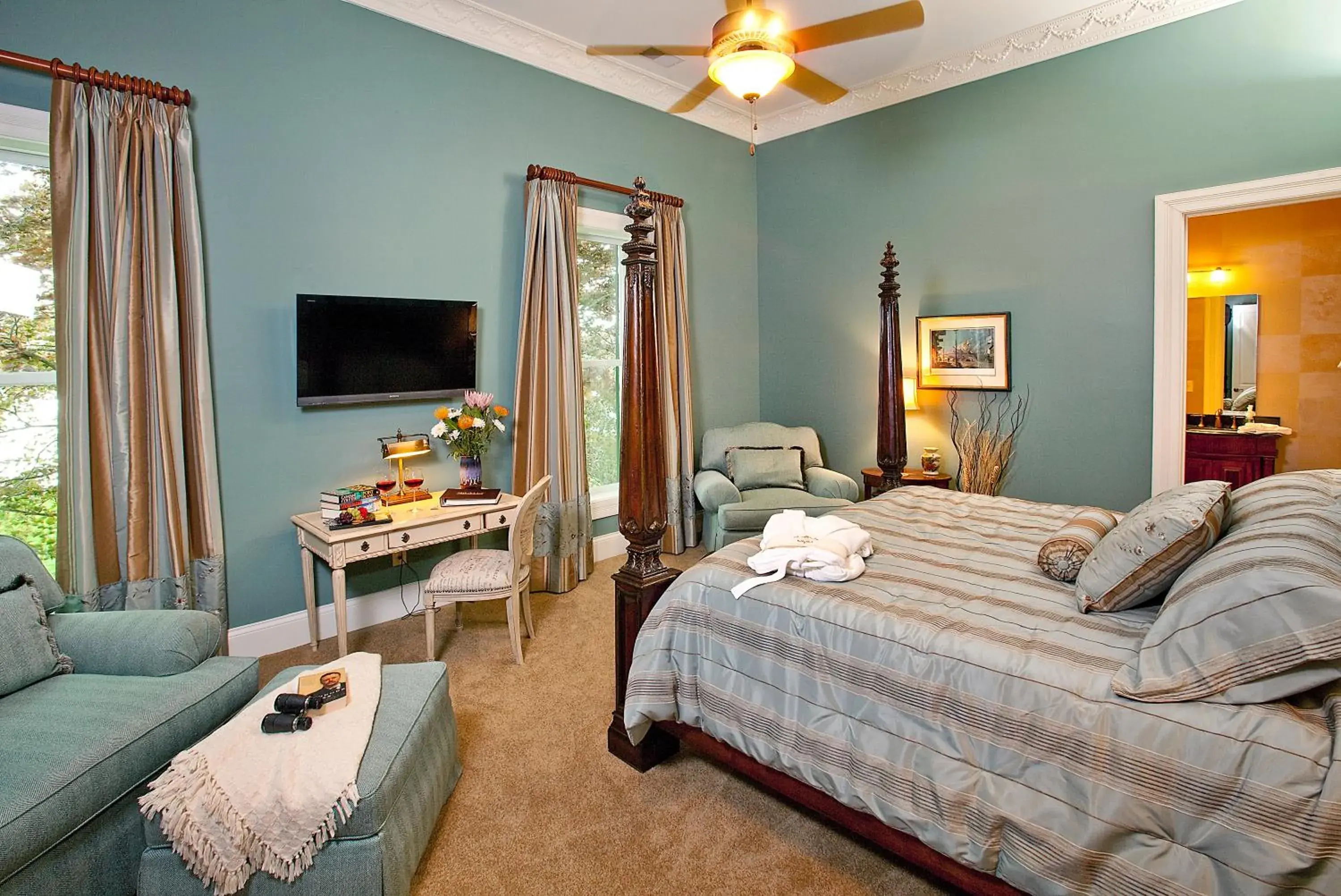 King Suite in Riverside Inn Bed and Breakfast, Wedding Venue & Events King Suite in Riverside Inn Bed and Breakfast, Wedding Venue & Events