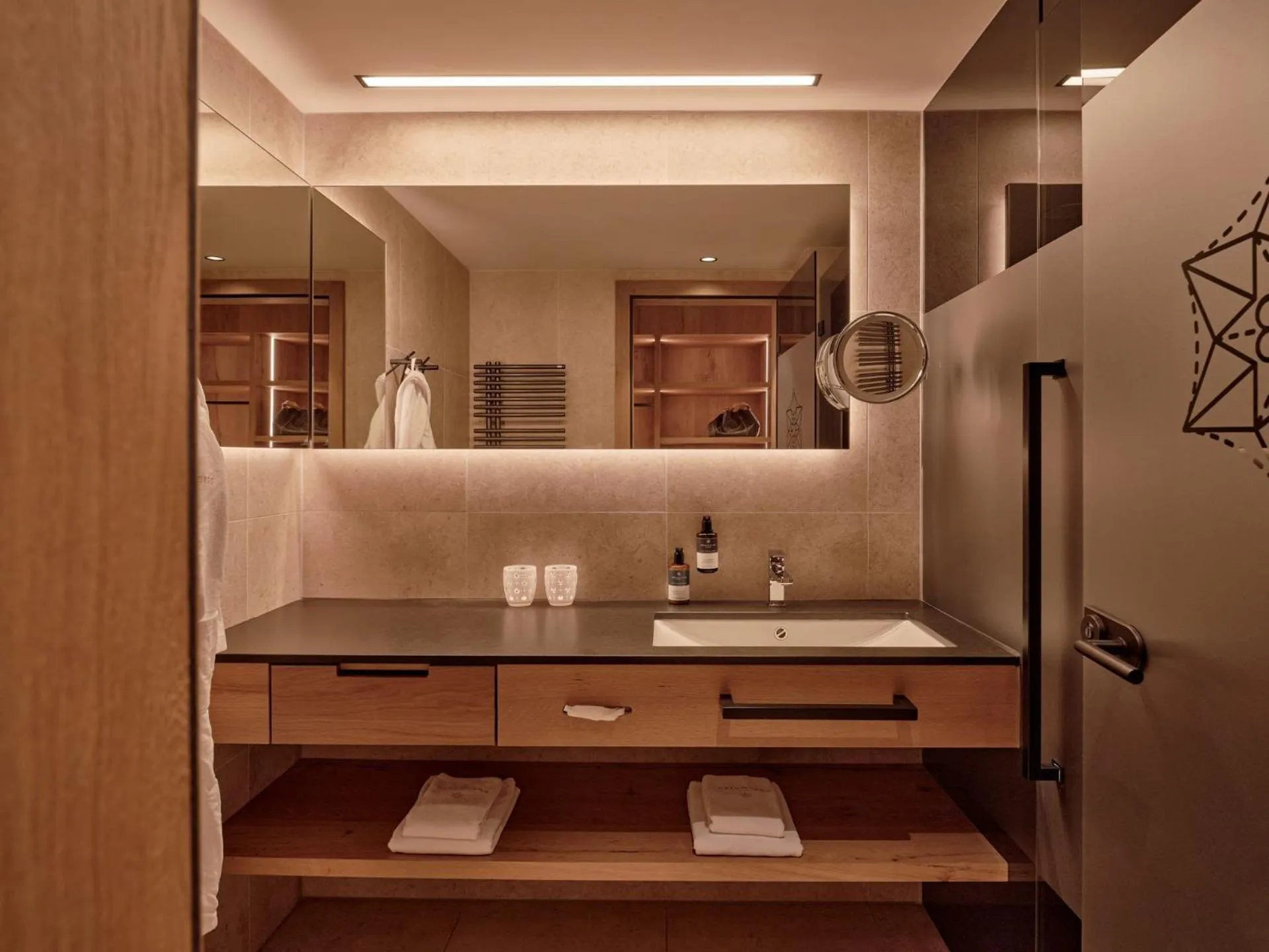 Shower in DAS EDELWEISS - Salzburg Mountain Resort