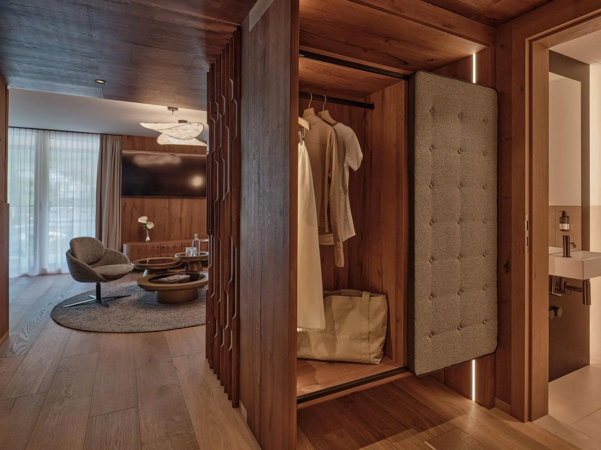 wardrobe in DAS EDELWEISS - Salzburg Mountain Resort