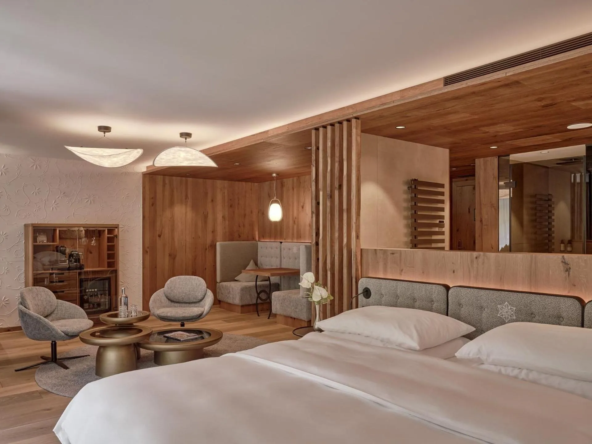 Bedroom, Bed in DAS EDELWEISS - Salzburg Mountain Resort