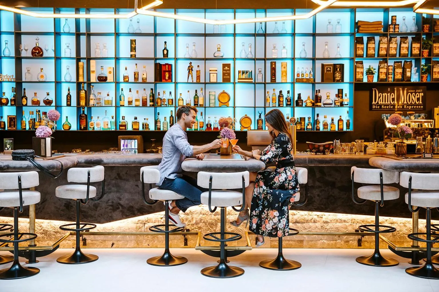 Lounge or bar in DAS EDELWEISS - Salzburg Mountain Resort