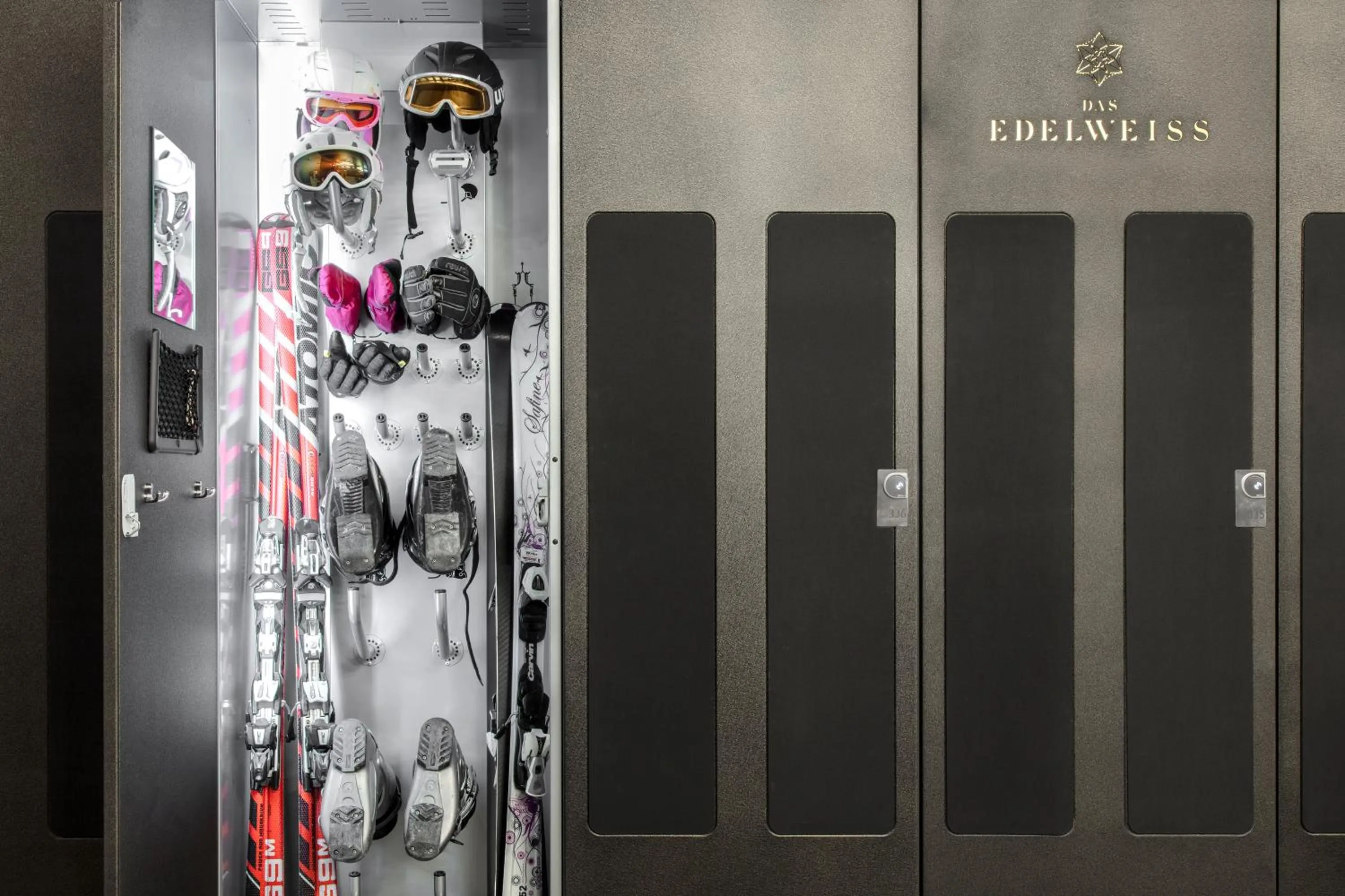 Skiing in DAS EDELWEISS - Salzburg Mountain Resort