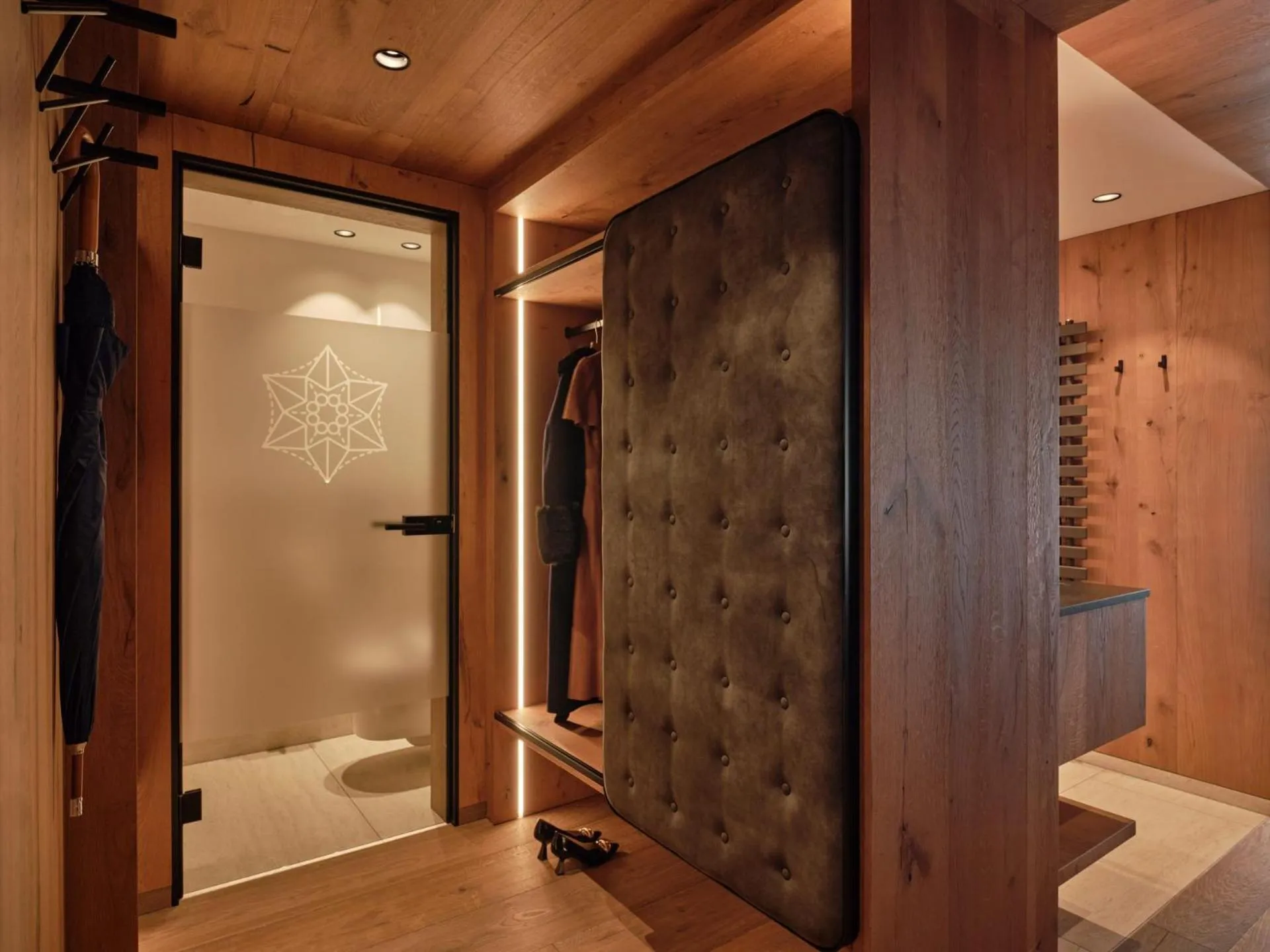 wardrobe in DAS EDELWEISS - Salzburg Mountain Resort