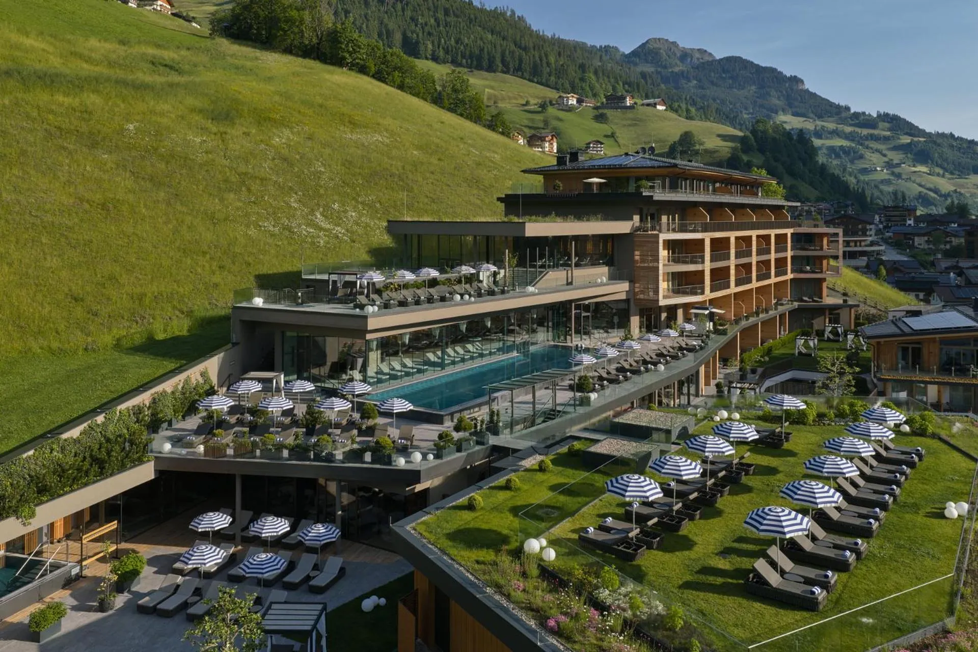 Property building in DAS EDELWEISS - Salzburg Mountain Resort