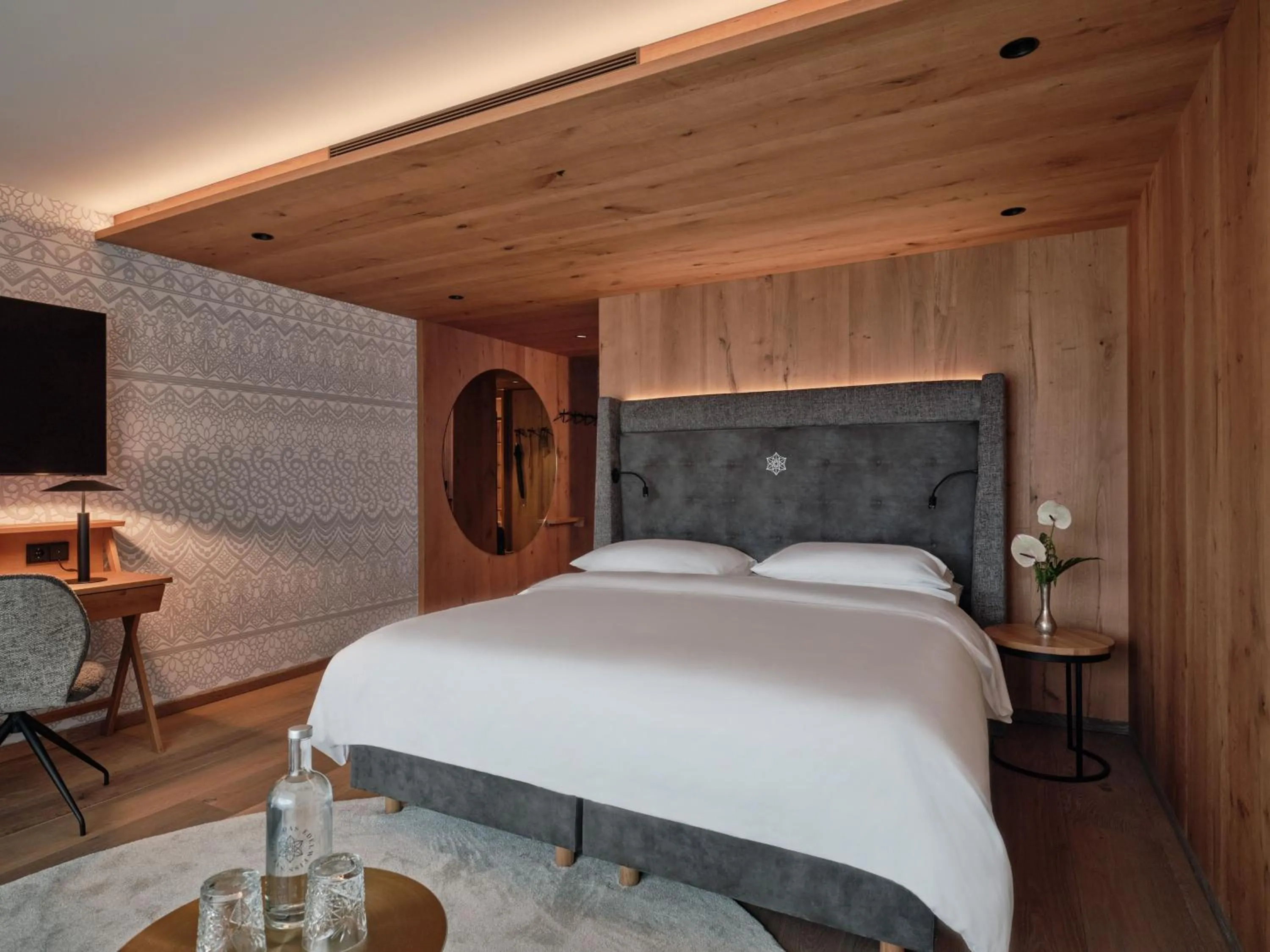 Bedroom, Bed in DAS EDELWEISS - Salzburg Mountain Resort