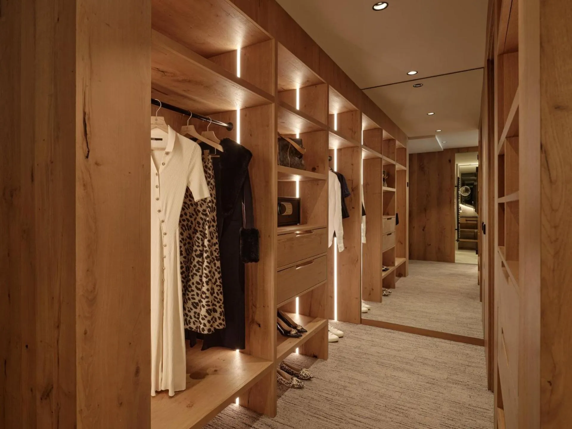 wardrobe in DAS EDELWEISS - Salzburg Mountain Resort