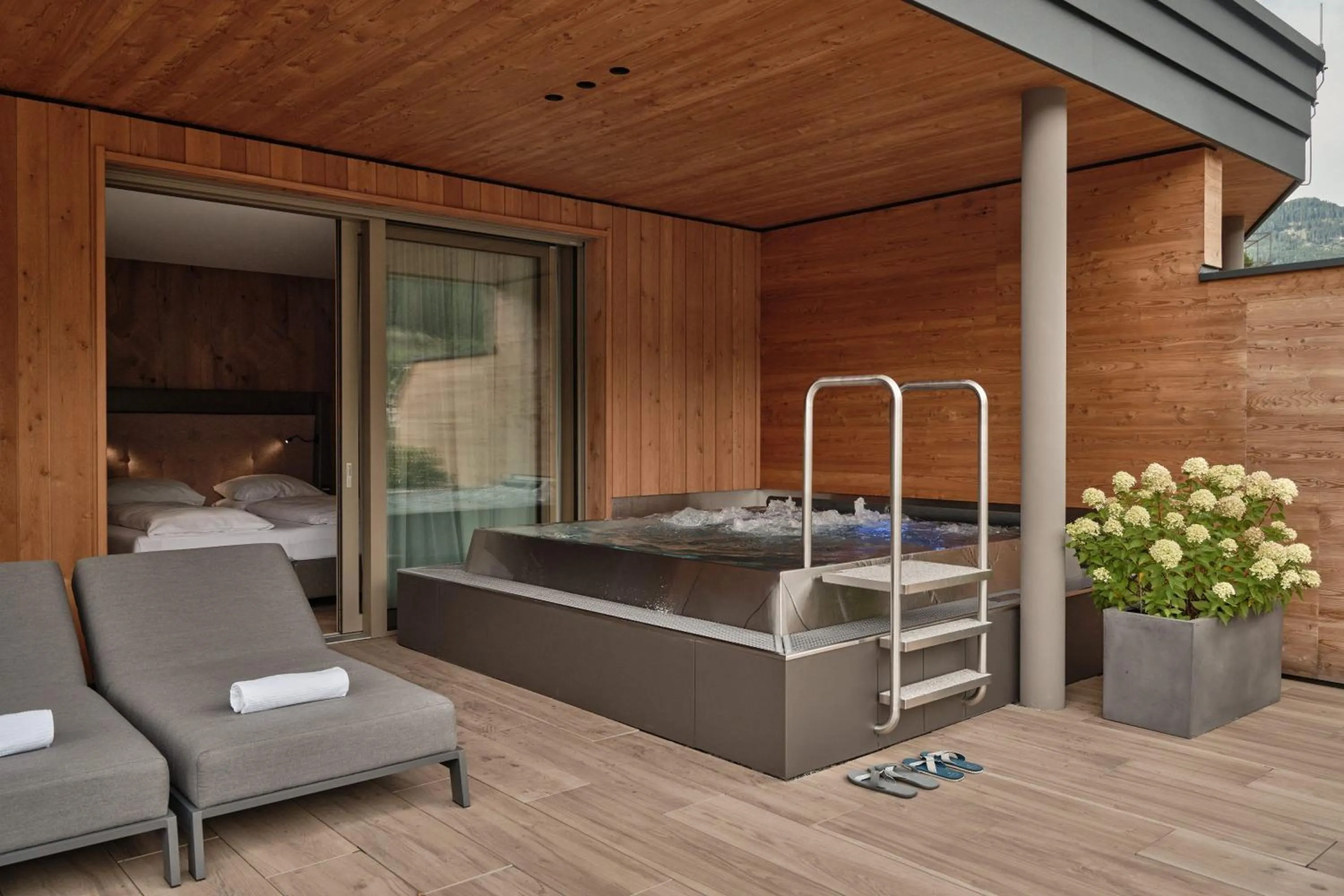Hot Tub in DAS EDELWEISS - Salzburg Mountain Resort