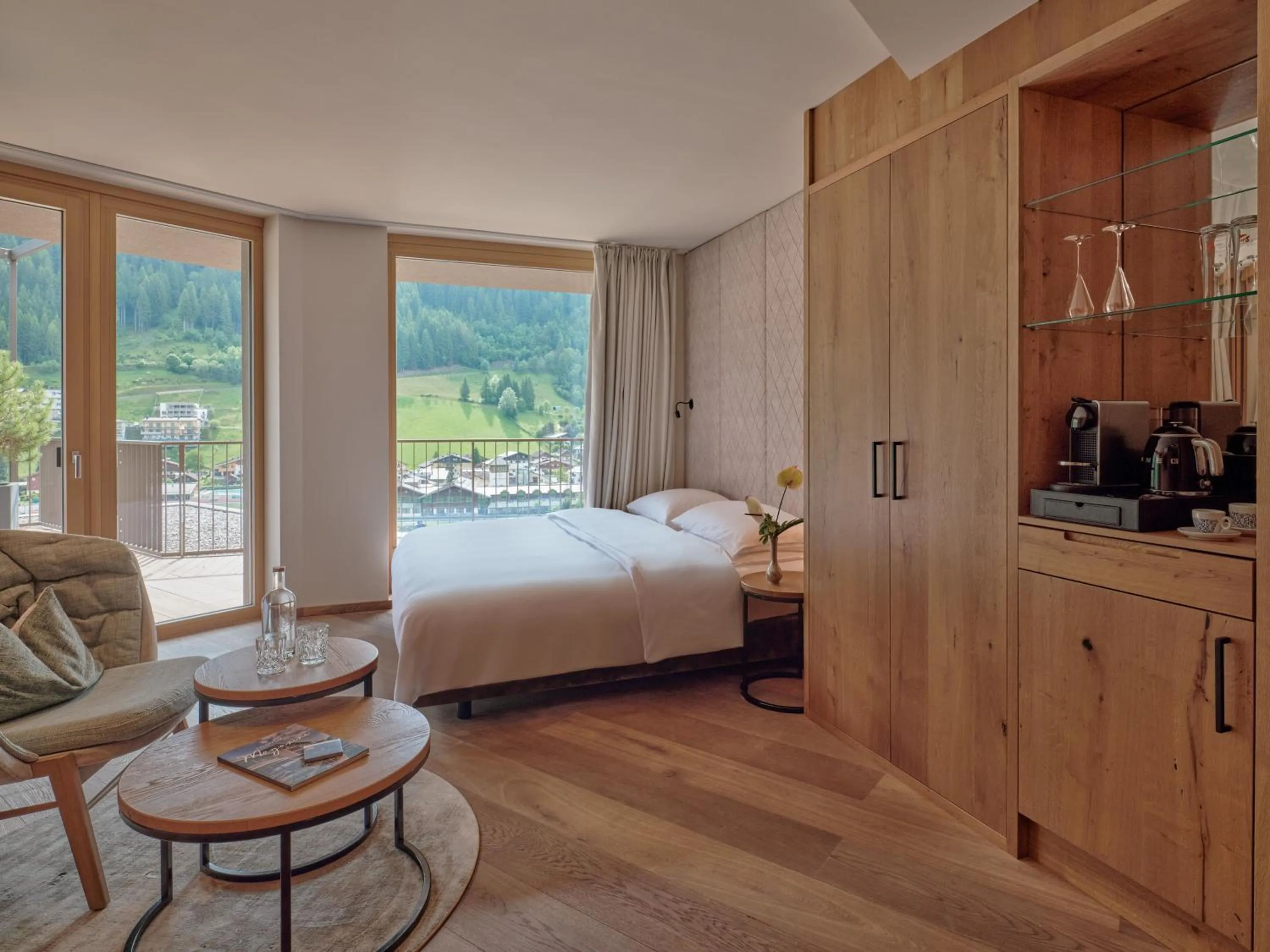 Bedroom, Bed in DAS EDELWEISS - Salzburg Mountain Resort