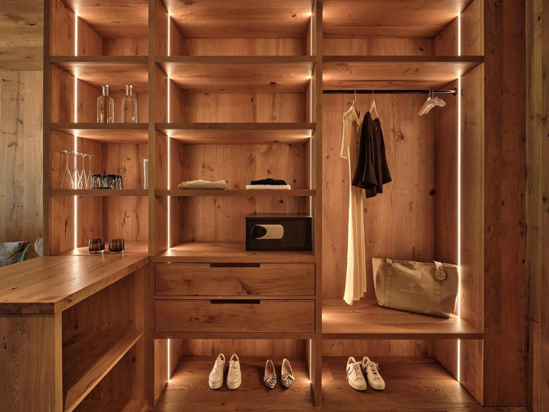 wardrobe in DAS EDELWEISS - Salzburg Mountain Resort