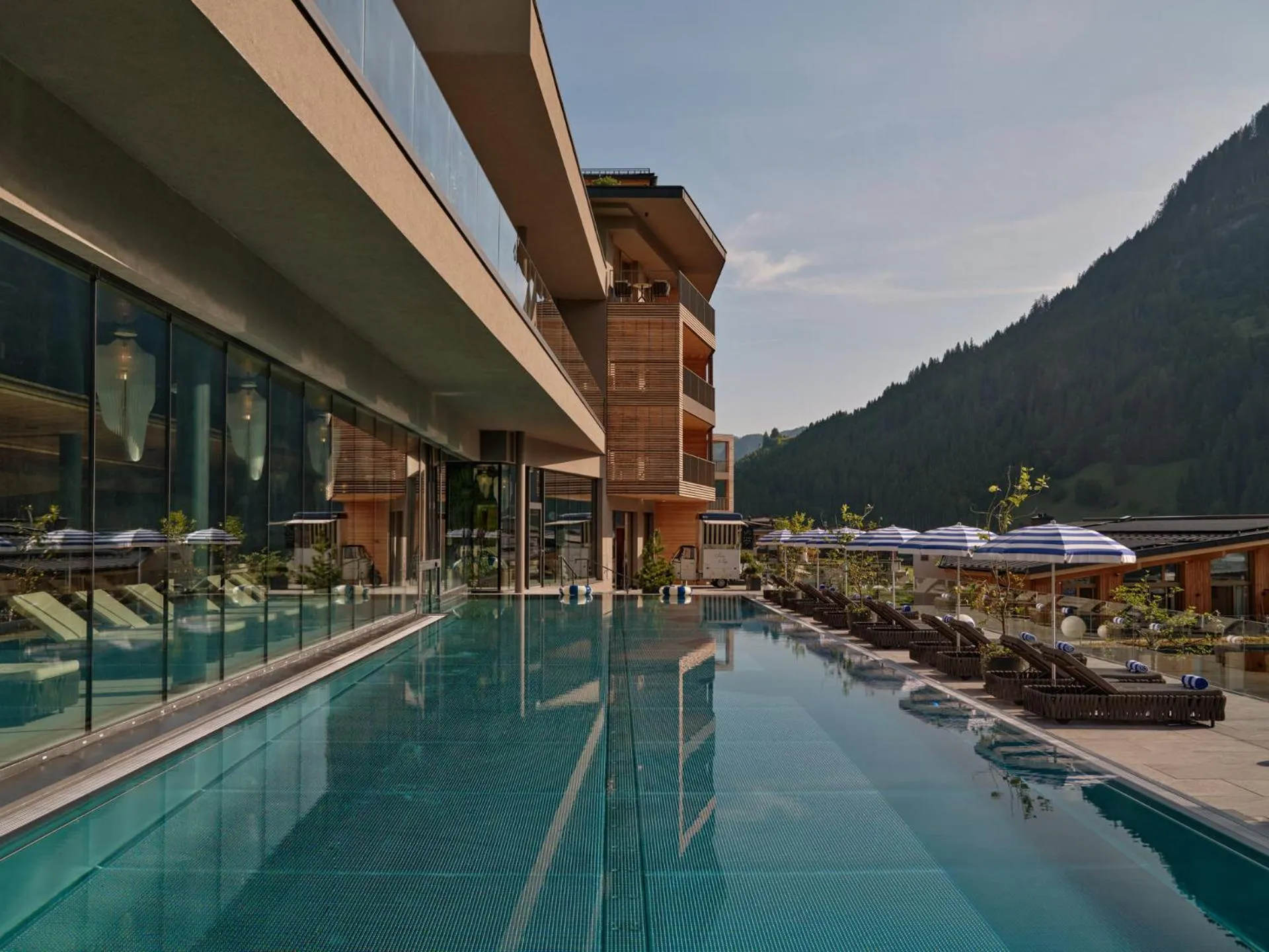 Swimming pool in DAS EDELWEISS - Salzburg Mountain Resort