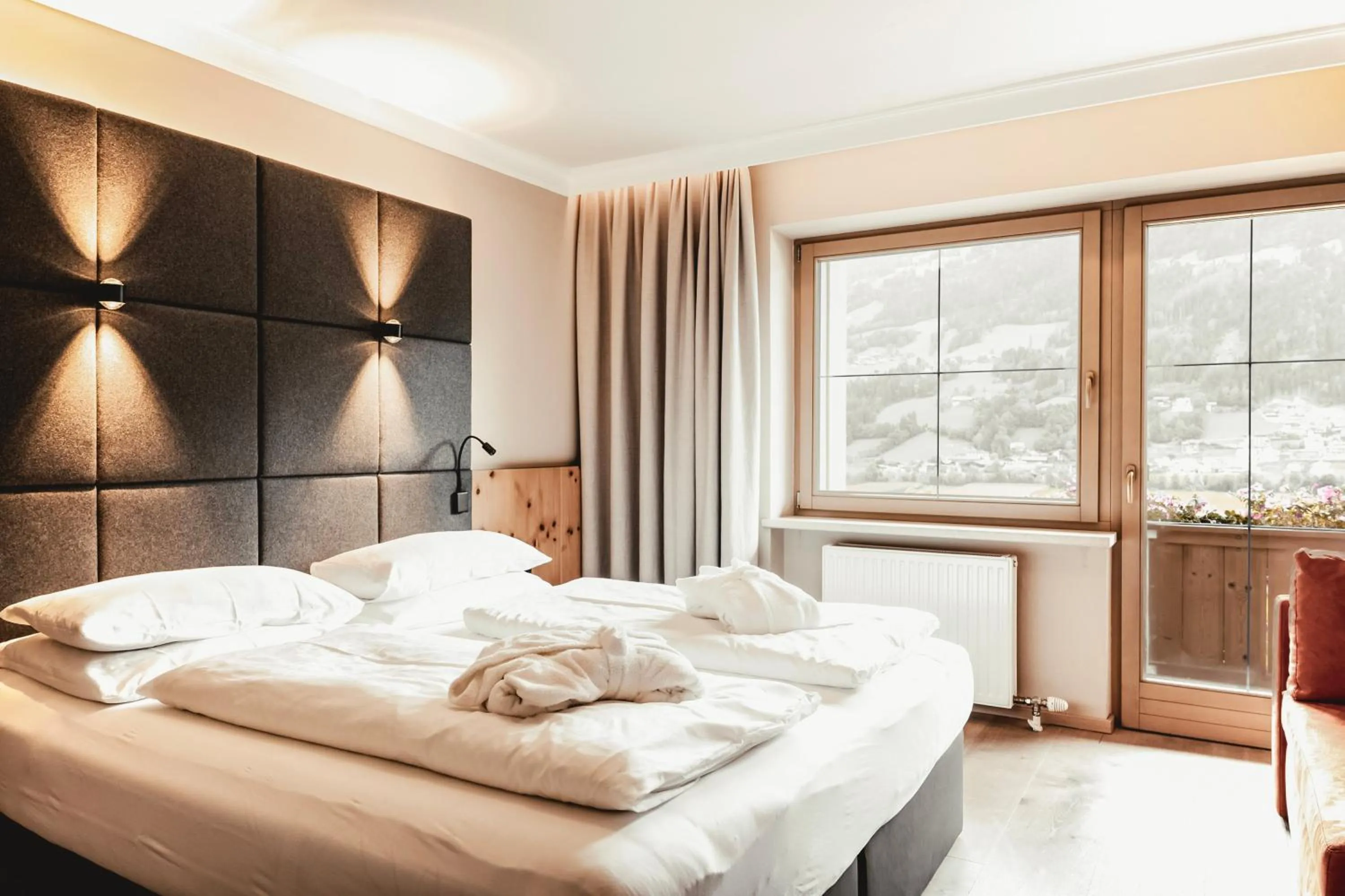 Bed in HELD - Hotel & Spa , 4 Sterne Superior, Zillertal