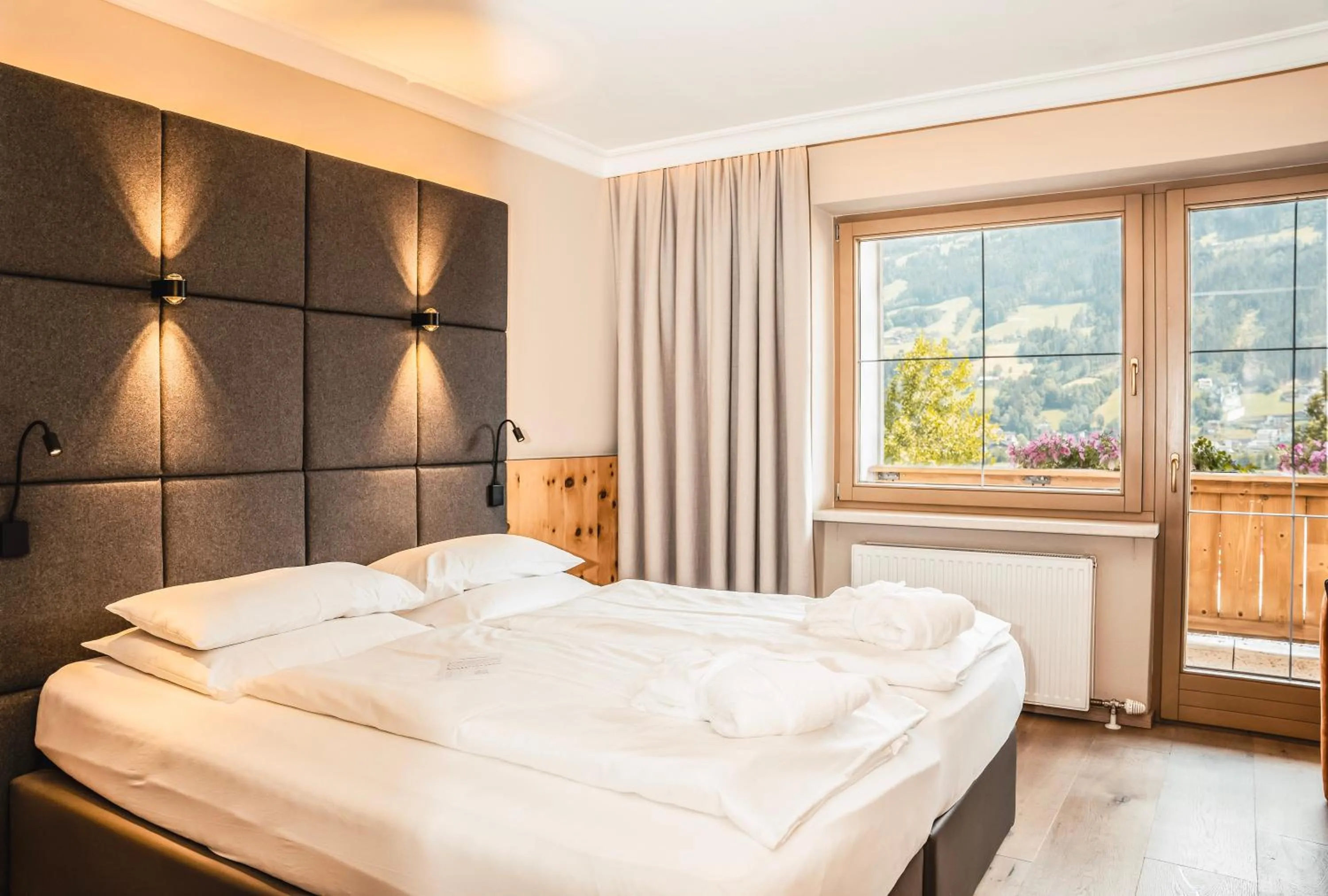Bed in HELD - Hotel & Spa , 4 Sterne Superior, Zillertal