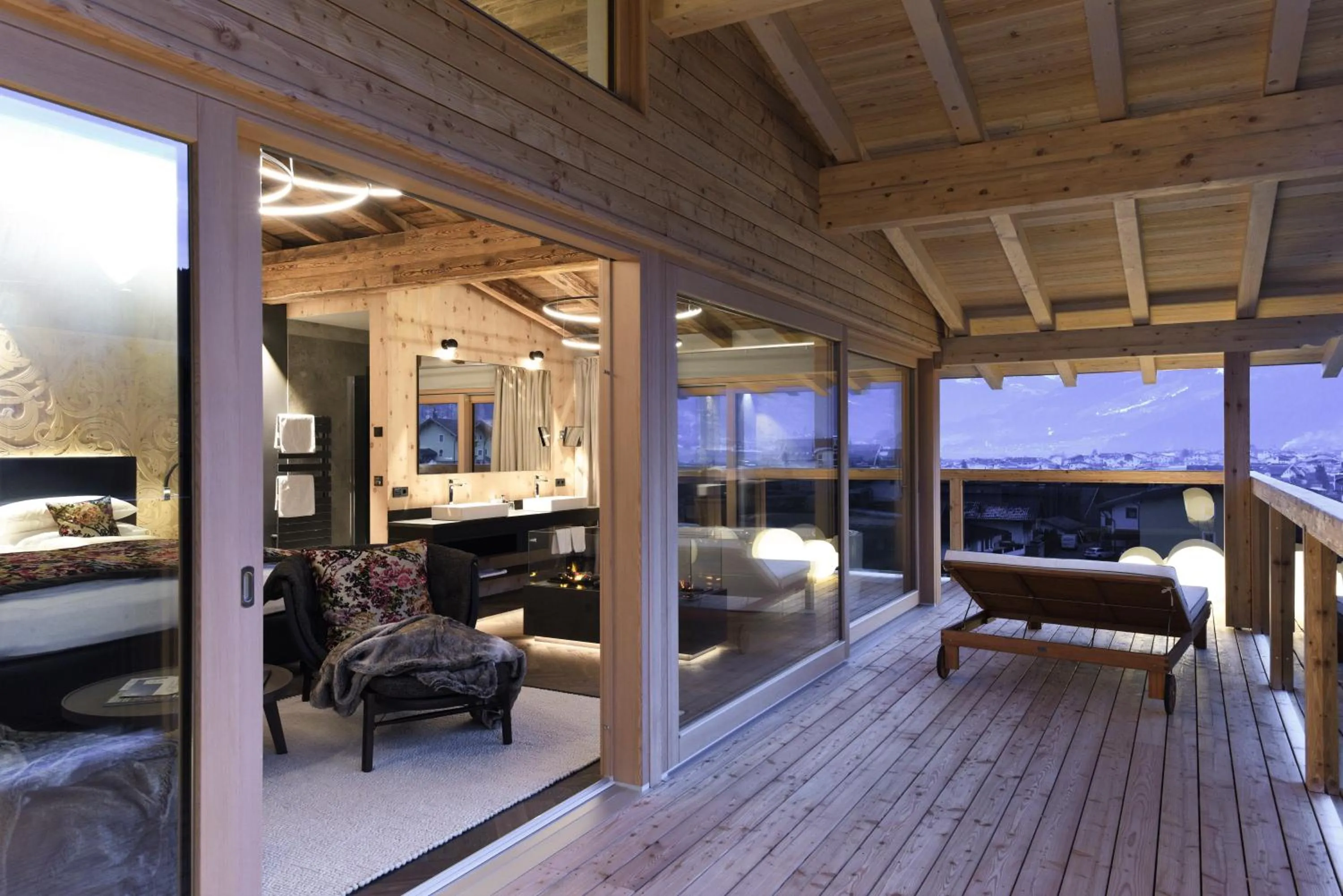 Photo of the whole room, Bed in HELD - Hotel & Spa , 4 Sterne Superior, Zillertal