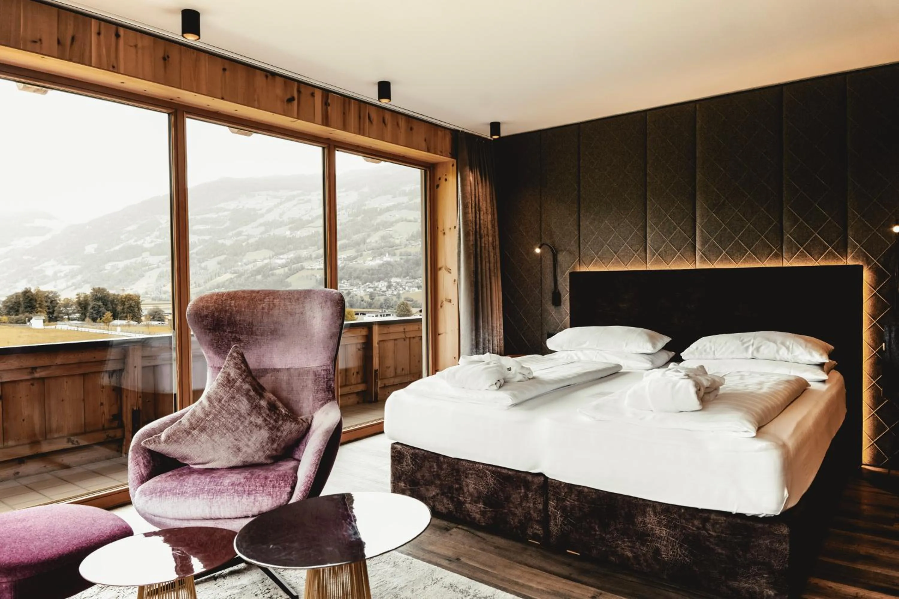 Bed in HELD - Hotel & Spa , 4 Sterne Superior, Zillertal