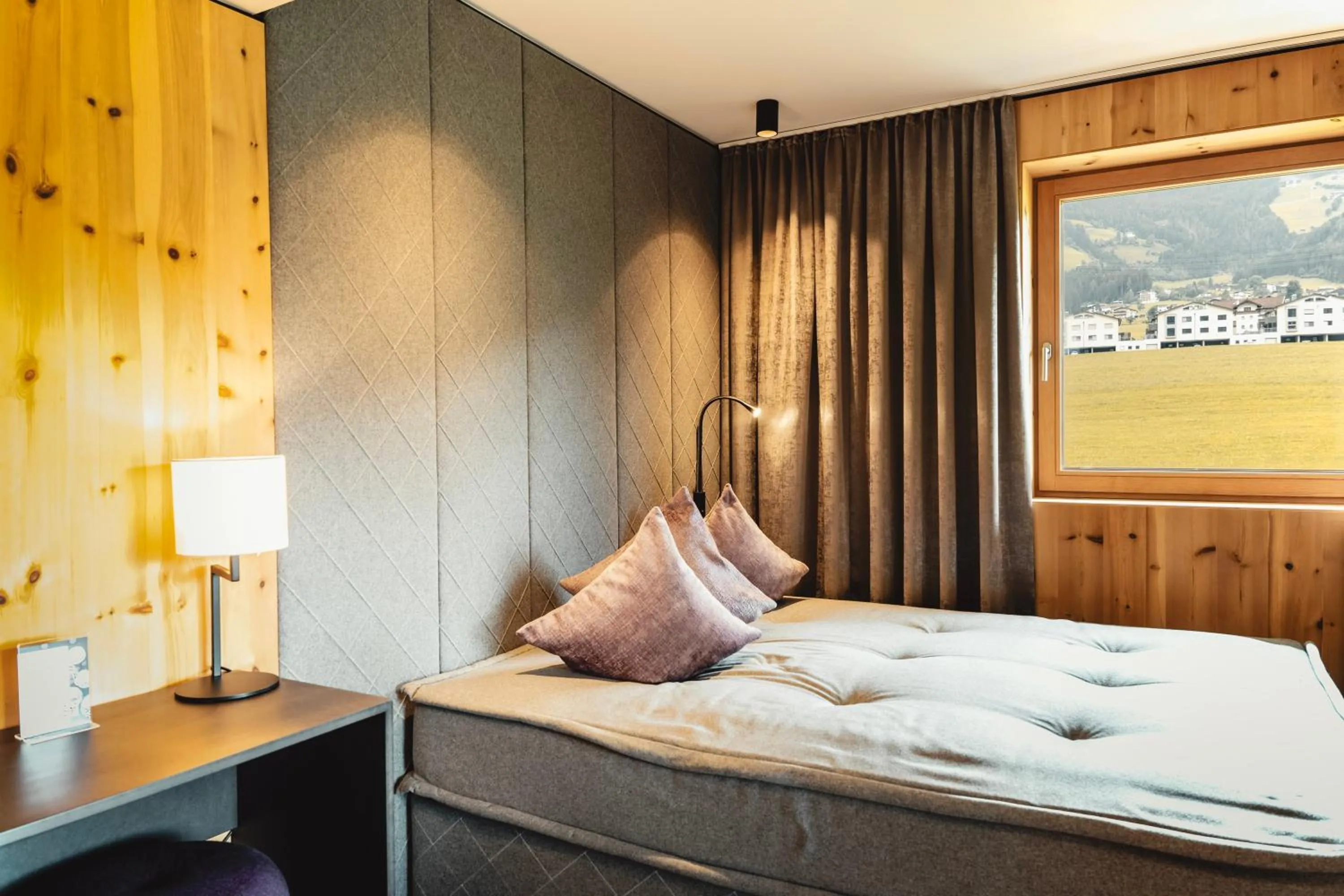 Bed in HELD - Hotel & Spa , 4 Sterne Superior, Zillertal