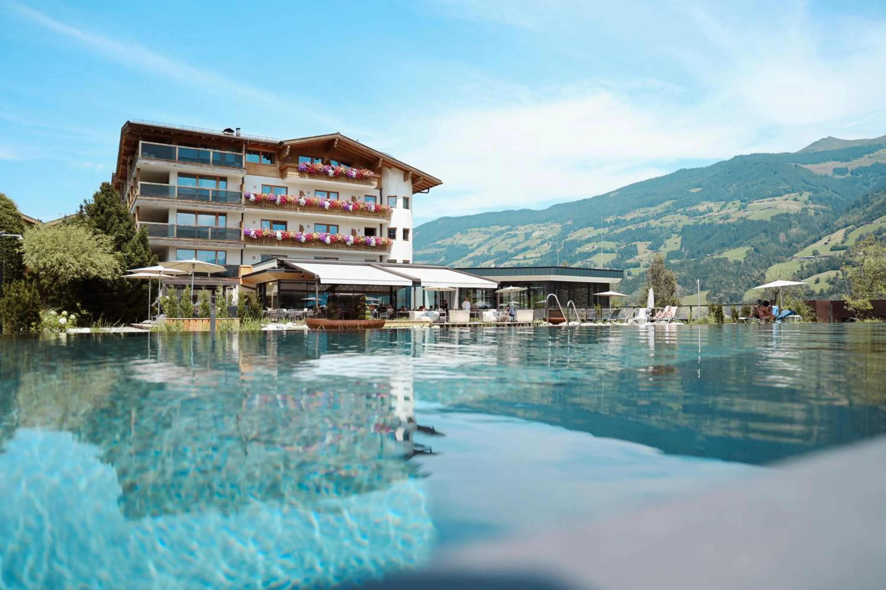 Swimming pool in HELD - Hotel & Spa , 4 Sterne Superior, Zillertal