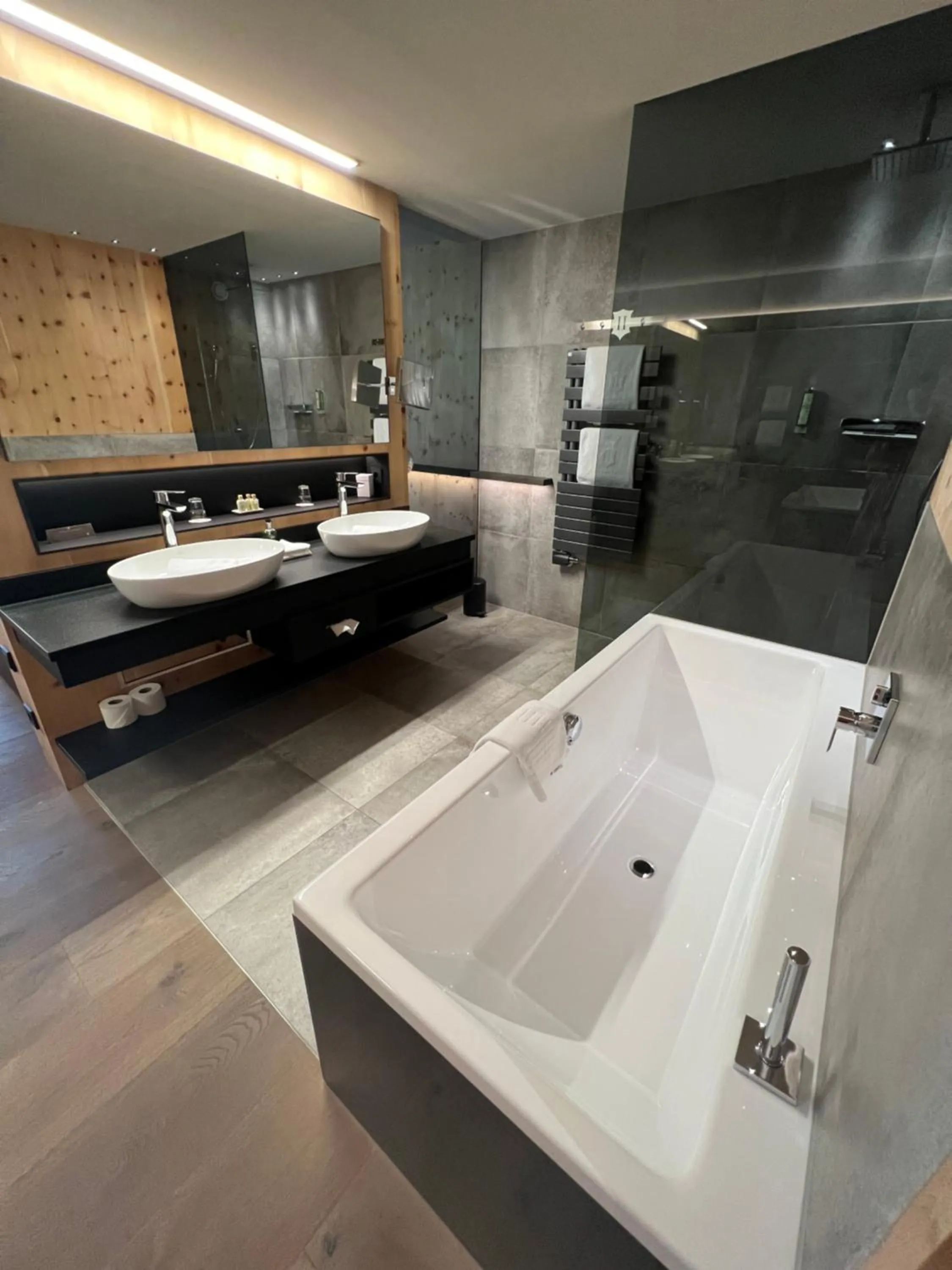 Bathroom in HELD - Hotel & Spa , 4 Sterne Superior, Zillertal