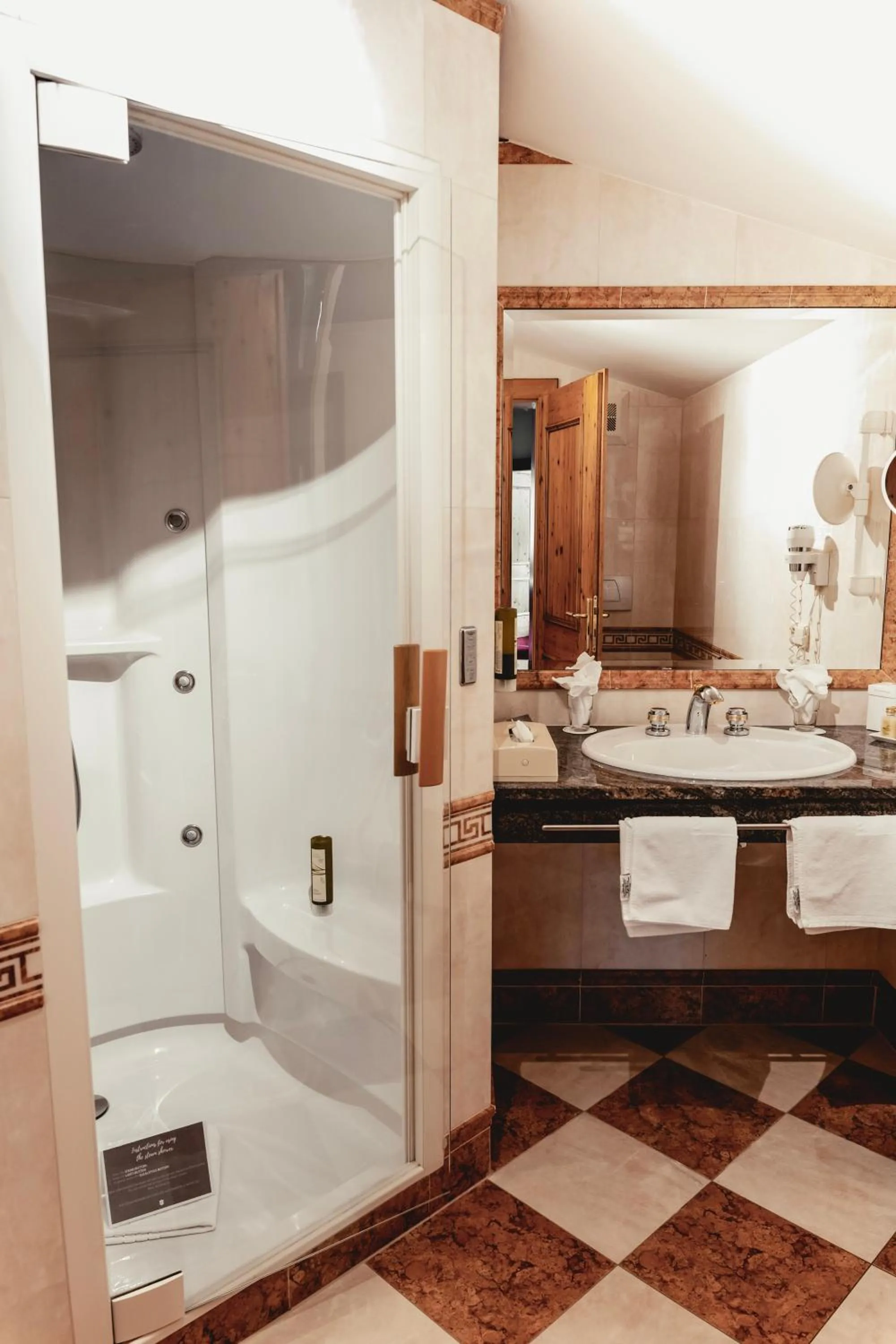 Bathroom in HELD - Hotel & Spa , 4 Sterne Superior, Zillertal