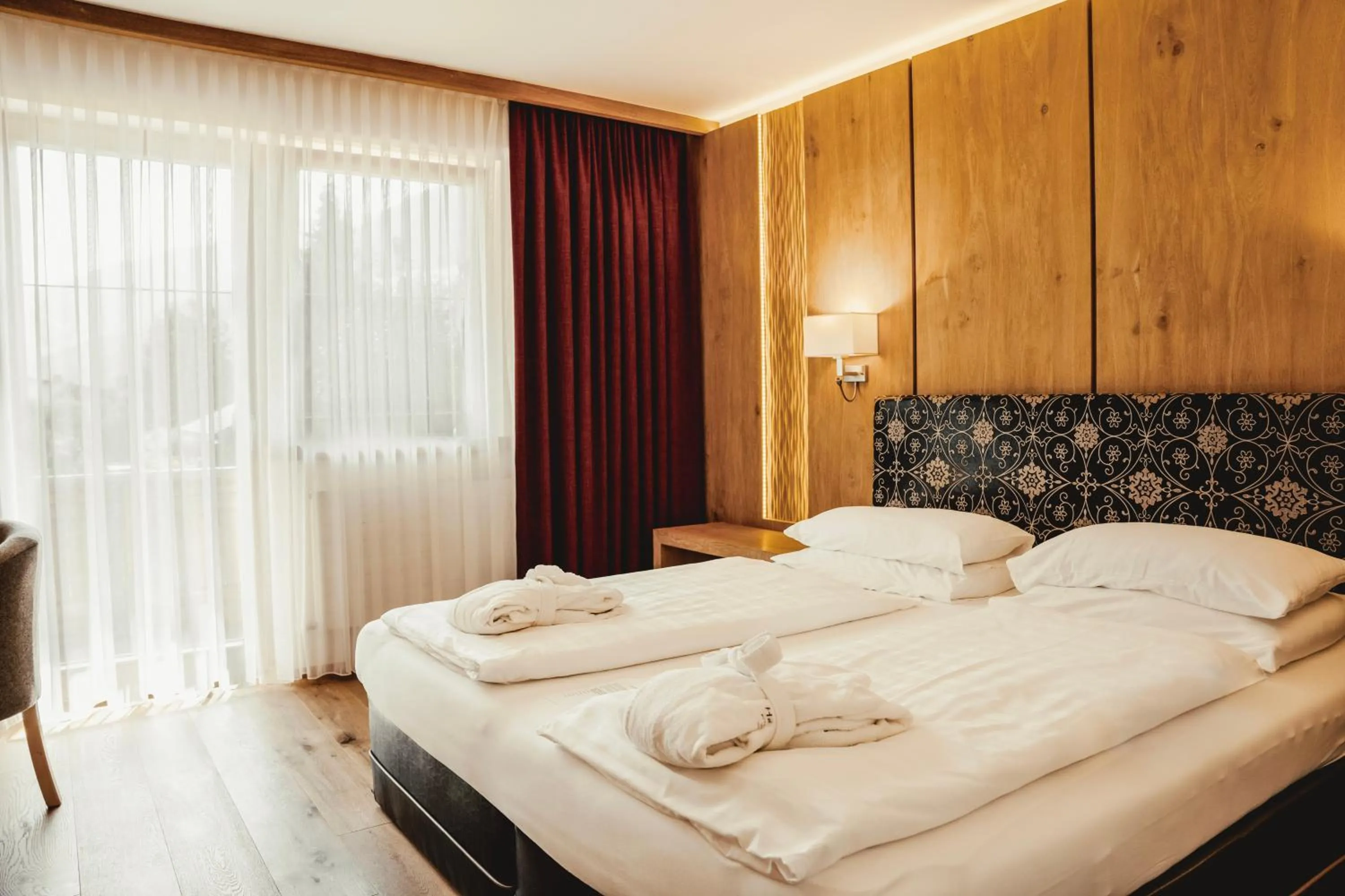 Photo of the whole room, Bed in HELD - Hotel & Spa , 4 Sterne Superior, Zillertal