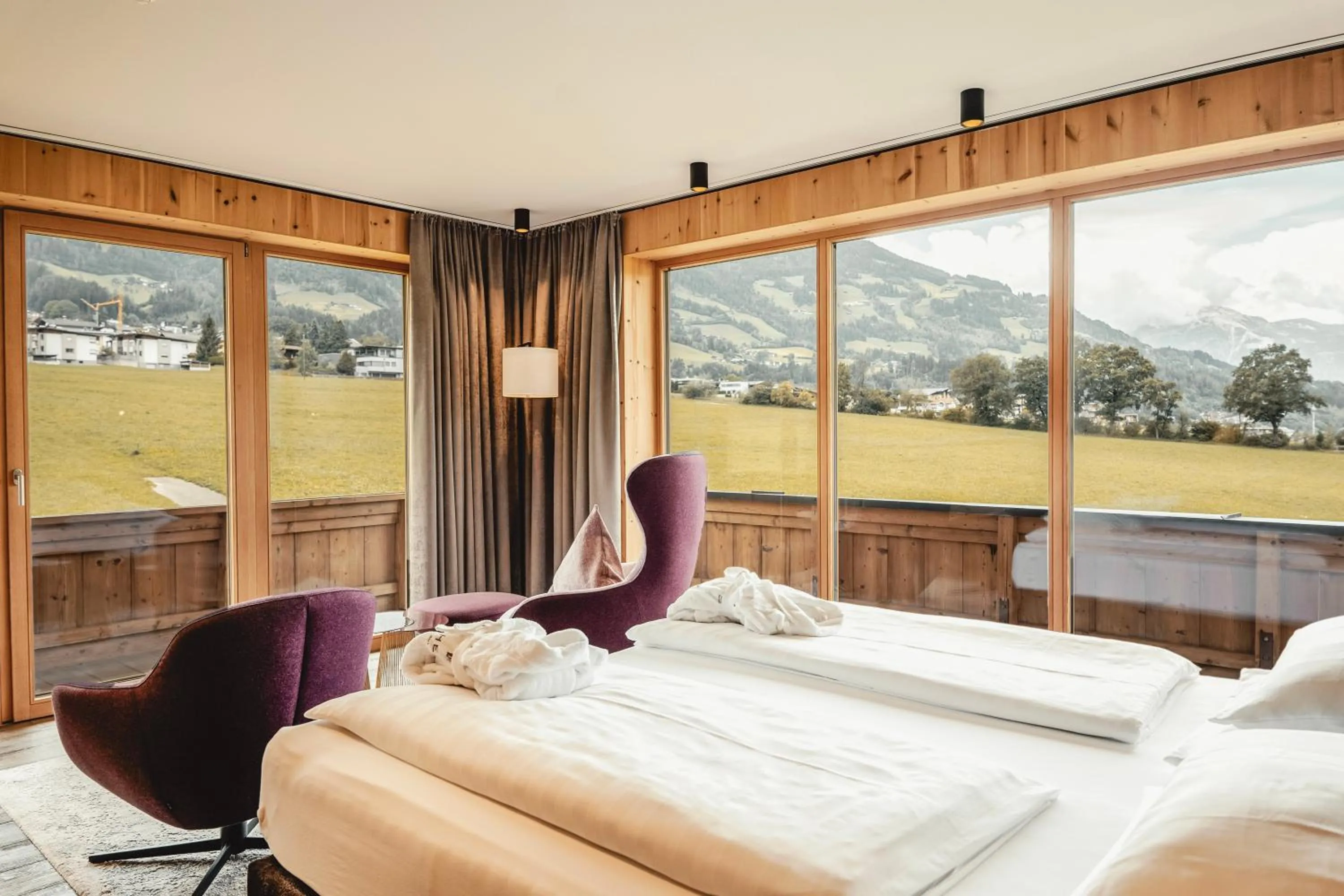Bed in HELD - Hotel & Spa , 4 Sterne Superior, Zillertal