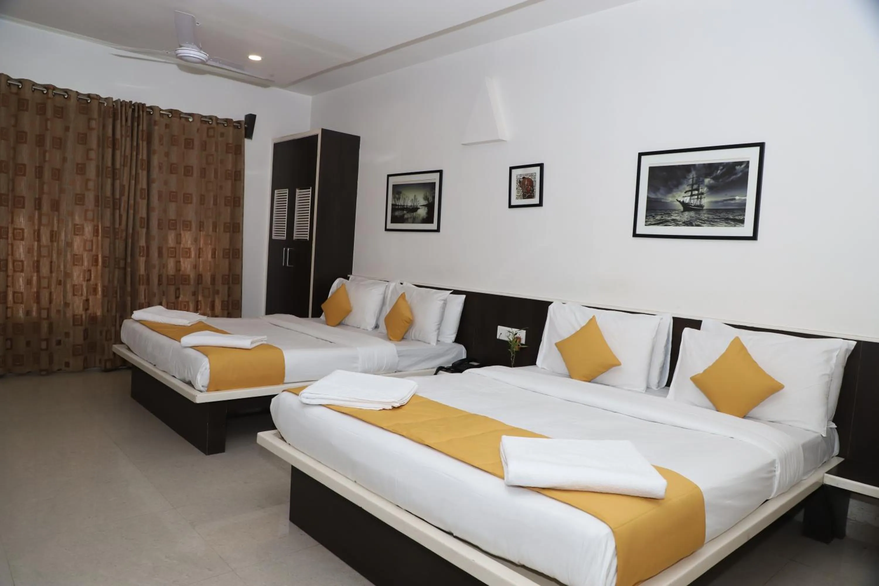 Bedroom, Bed in Hotel Sai Bansi